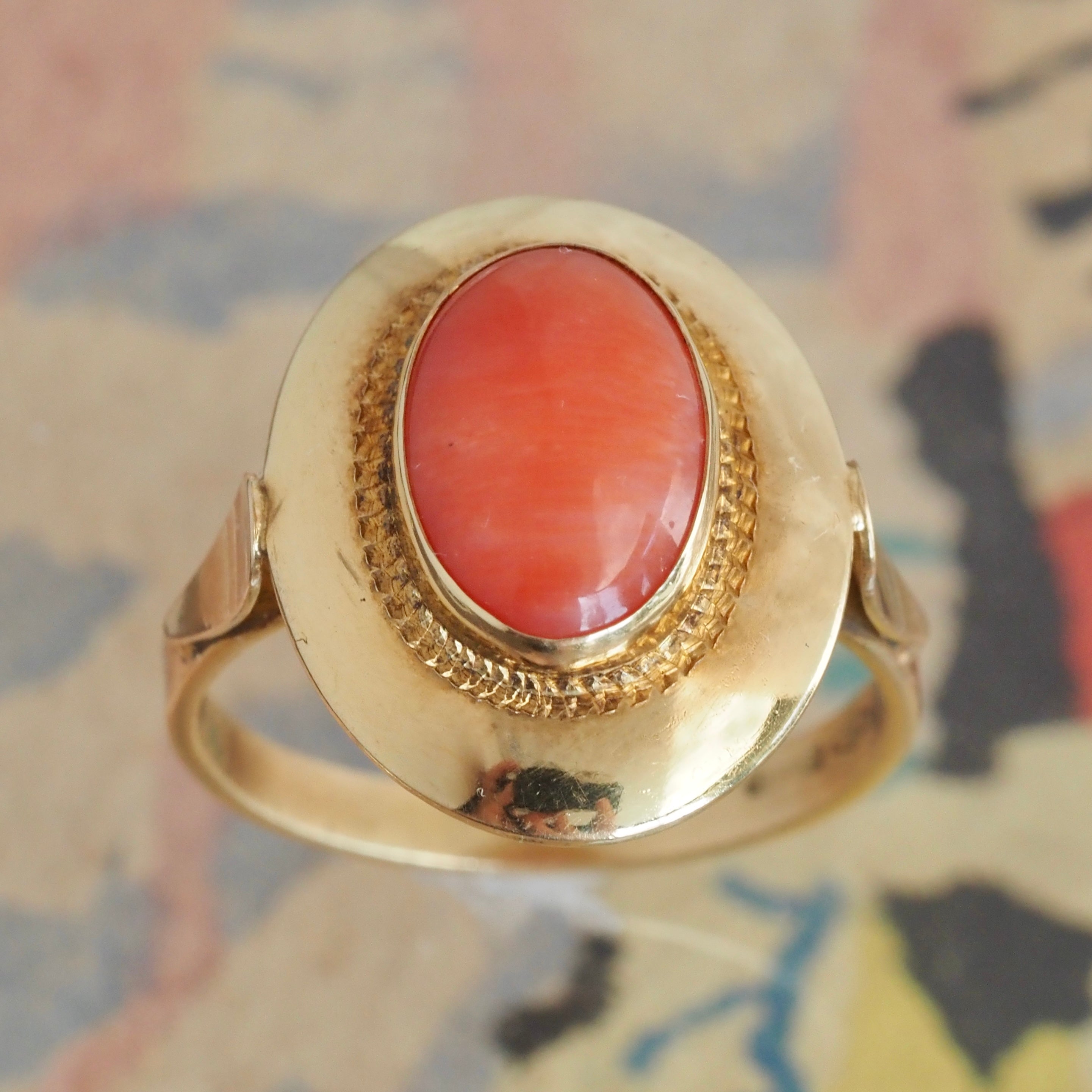 Vintage Italian Coral 18k Gold Ring