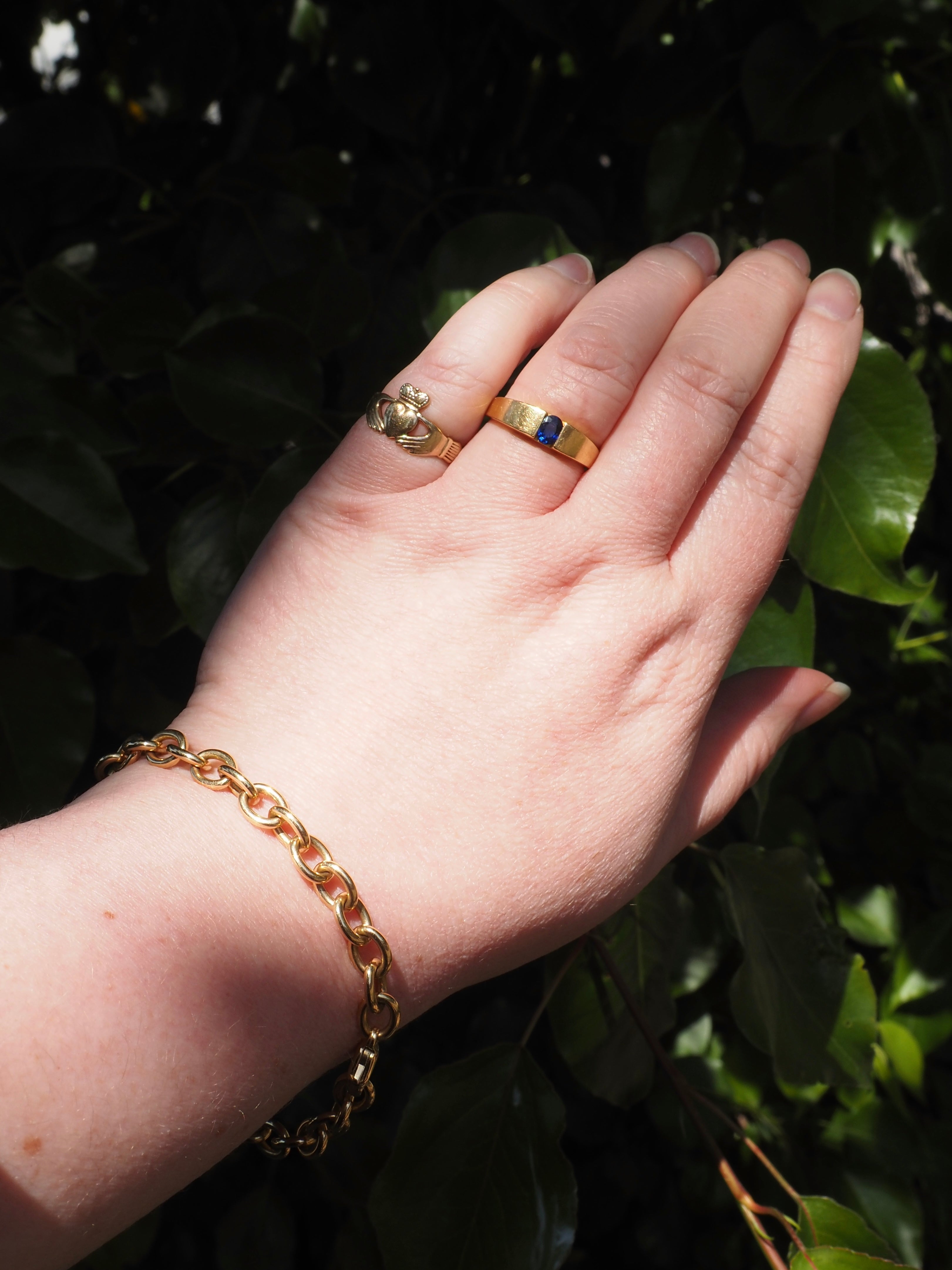 Vintage Irish 9k Gold Claddagh Ring