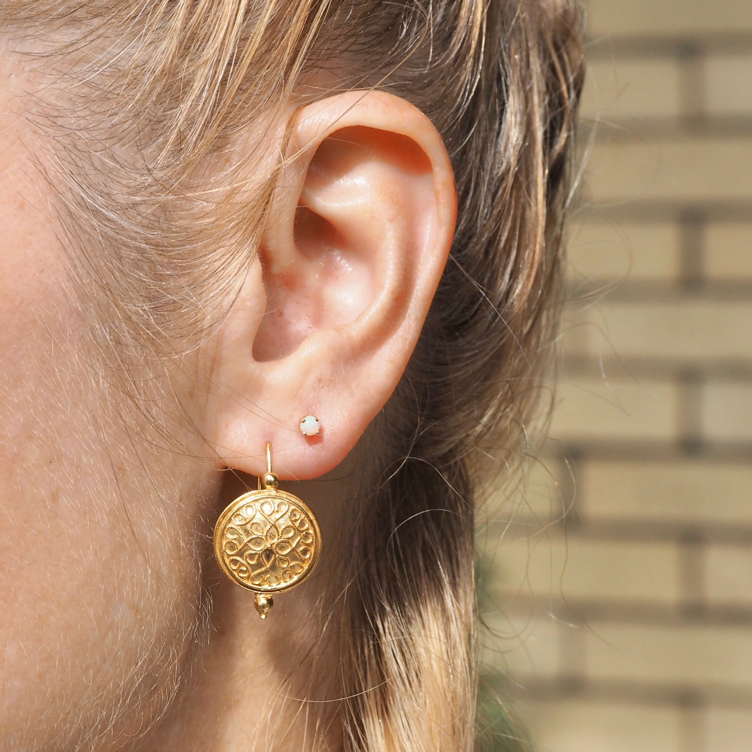 Vintage Italian 18k Gold Filigree Disc Earrings