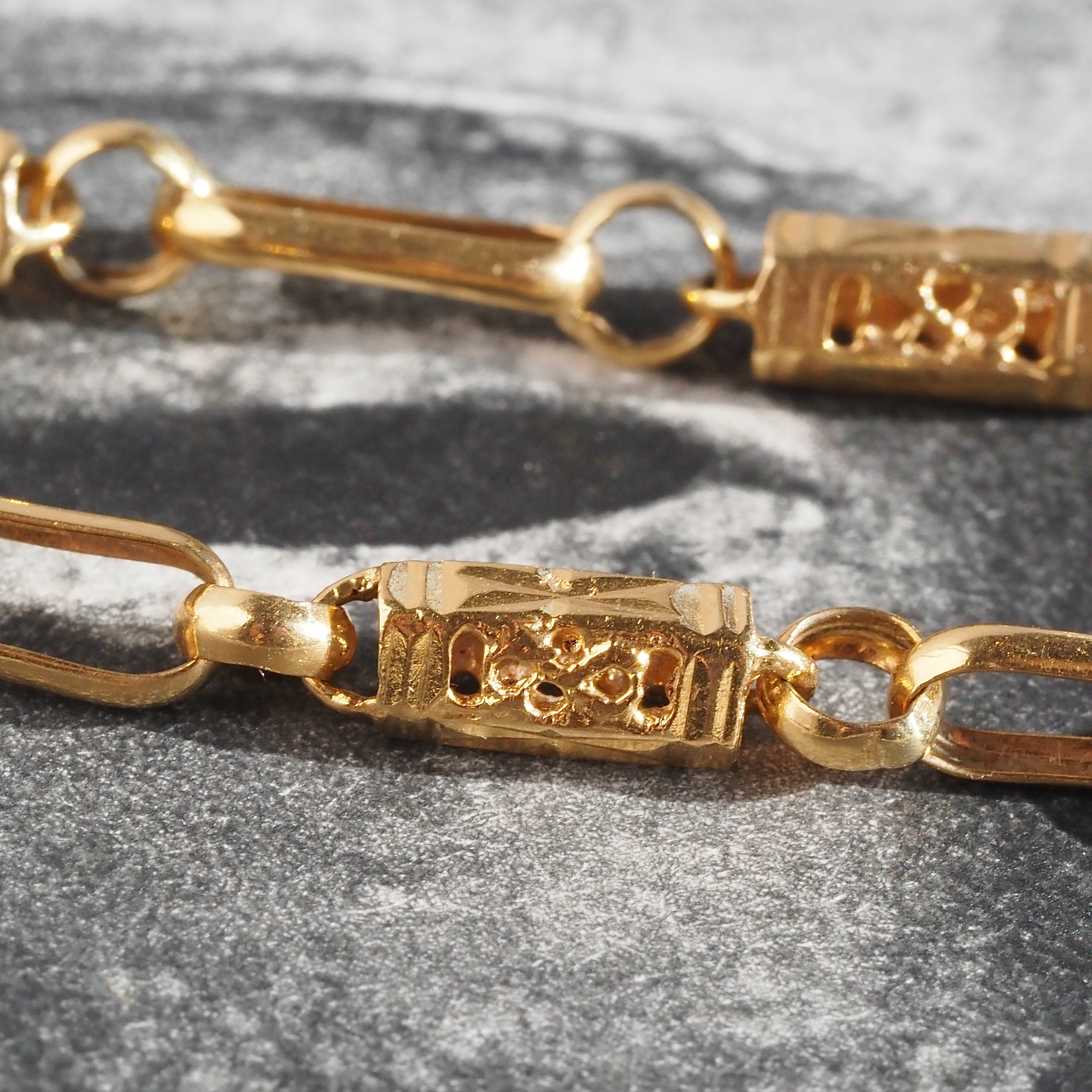 Vintage Ornate Barrel 18k Gold 8.5”Bracelet