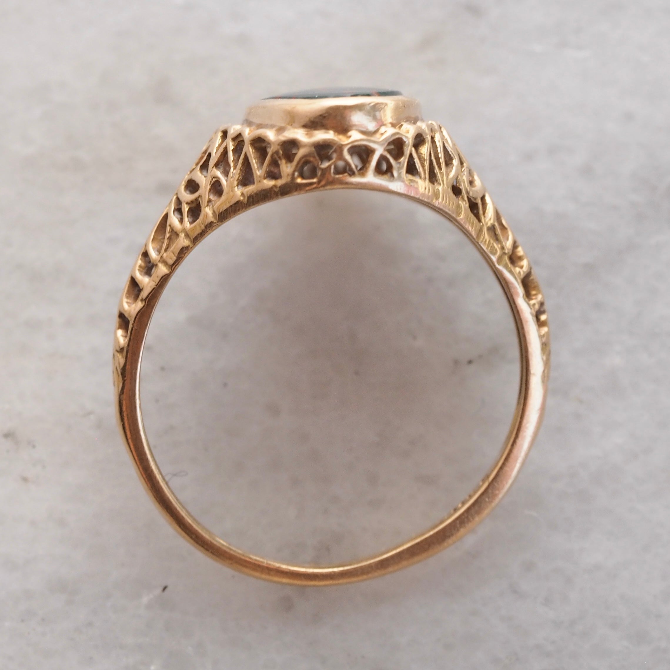 Antique Art Deco 14k Gold Bloodstone Filigree Ring