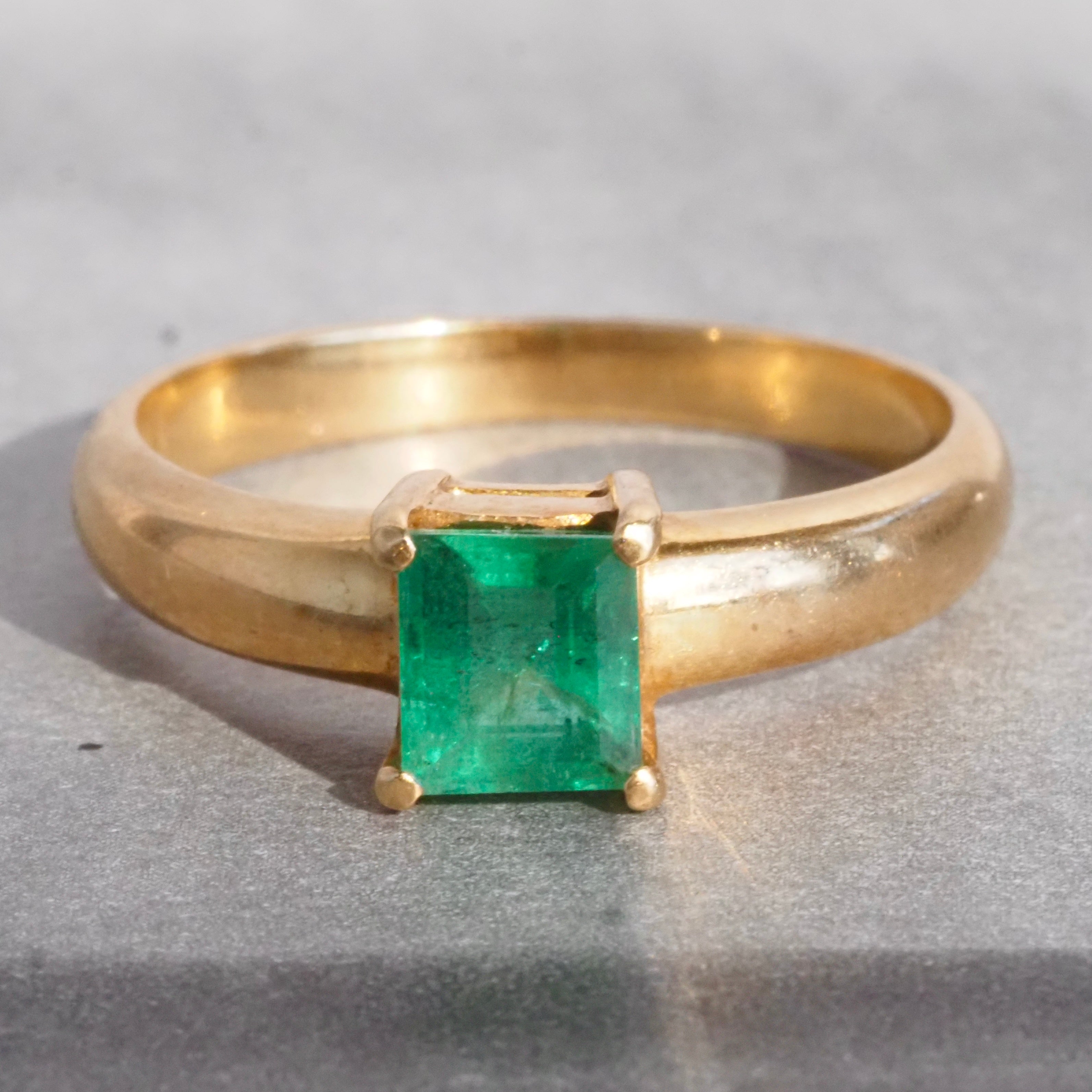 Vintage Emerald 18k Gold Solitaire Ring