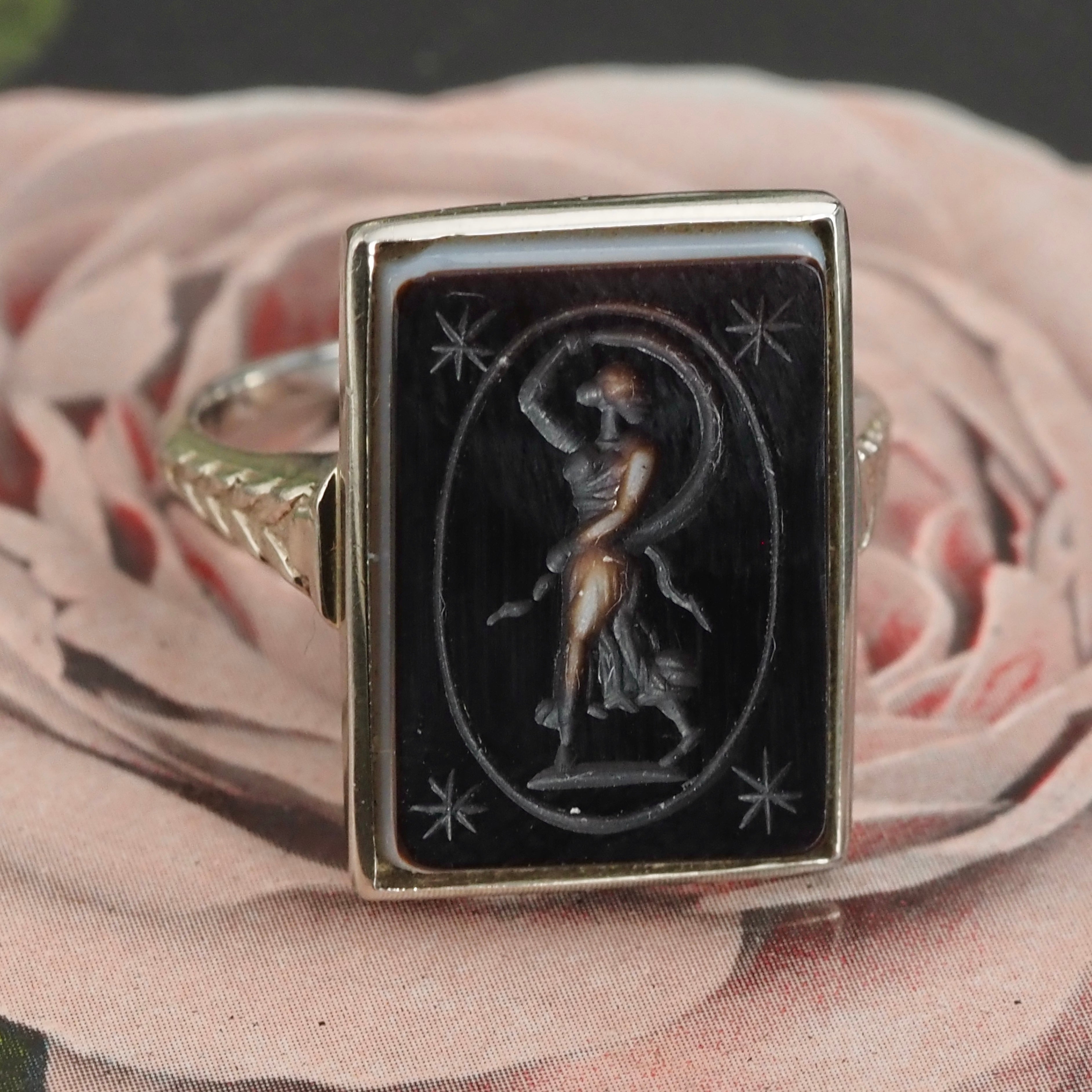 Vintage Art Deco Style Artemis/Diana Banded Agate Intaglio 18k White Gold Ring