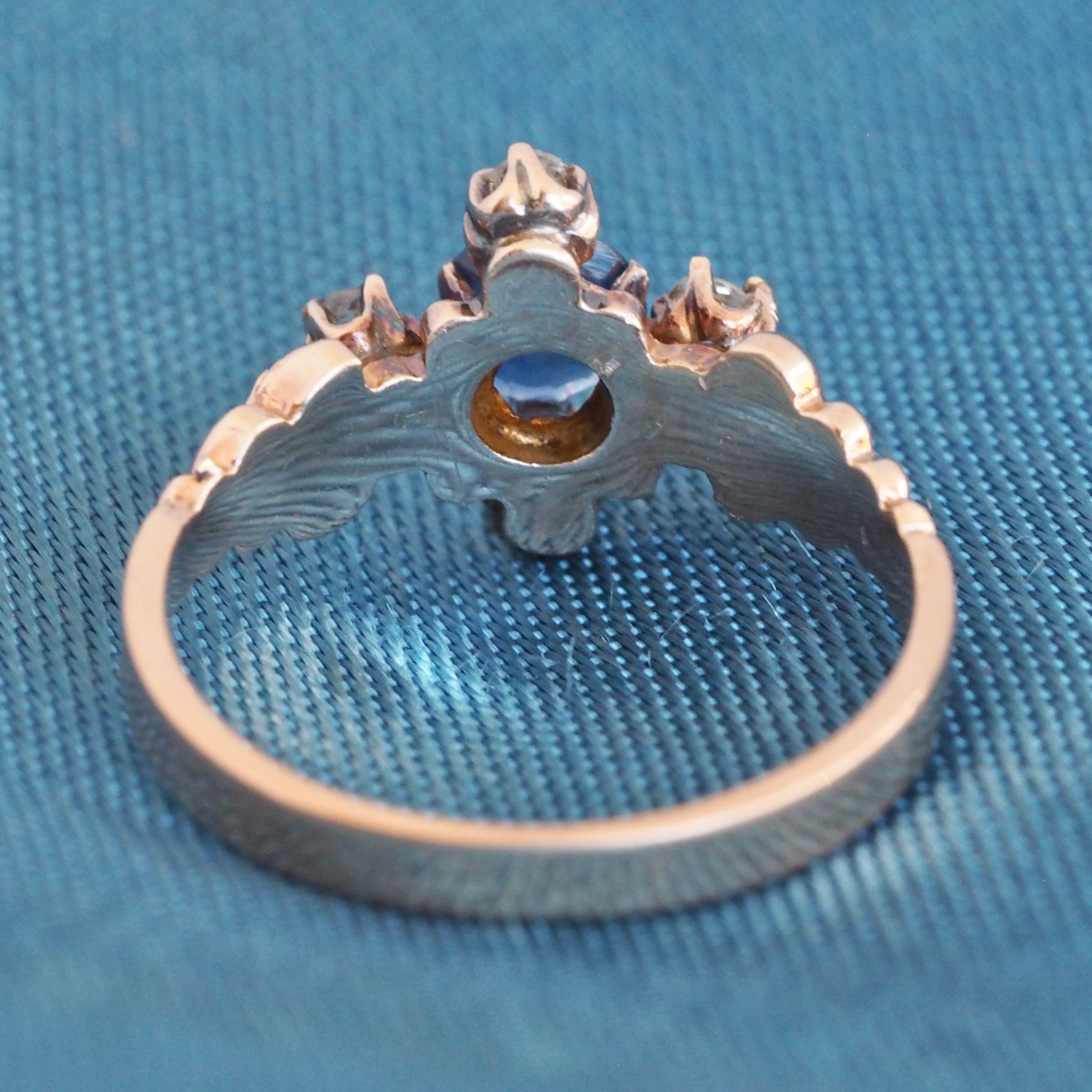 Antique Victorian 10k Gold Sapphire and Rose Cut Diamond Accents Ring