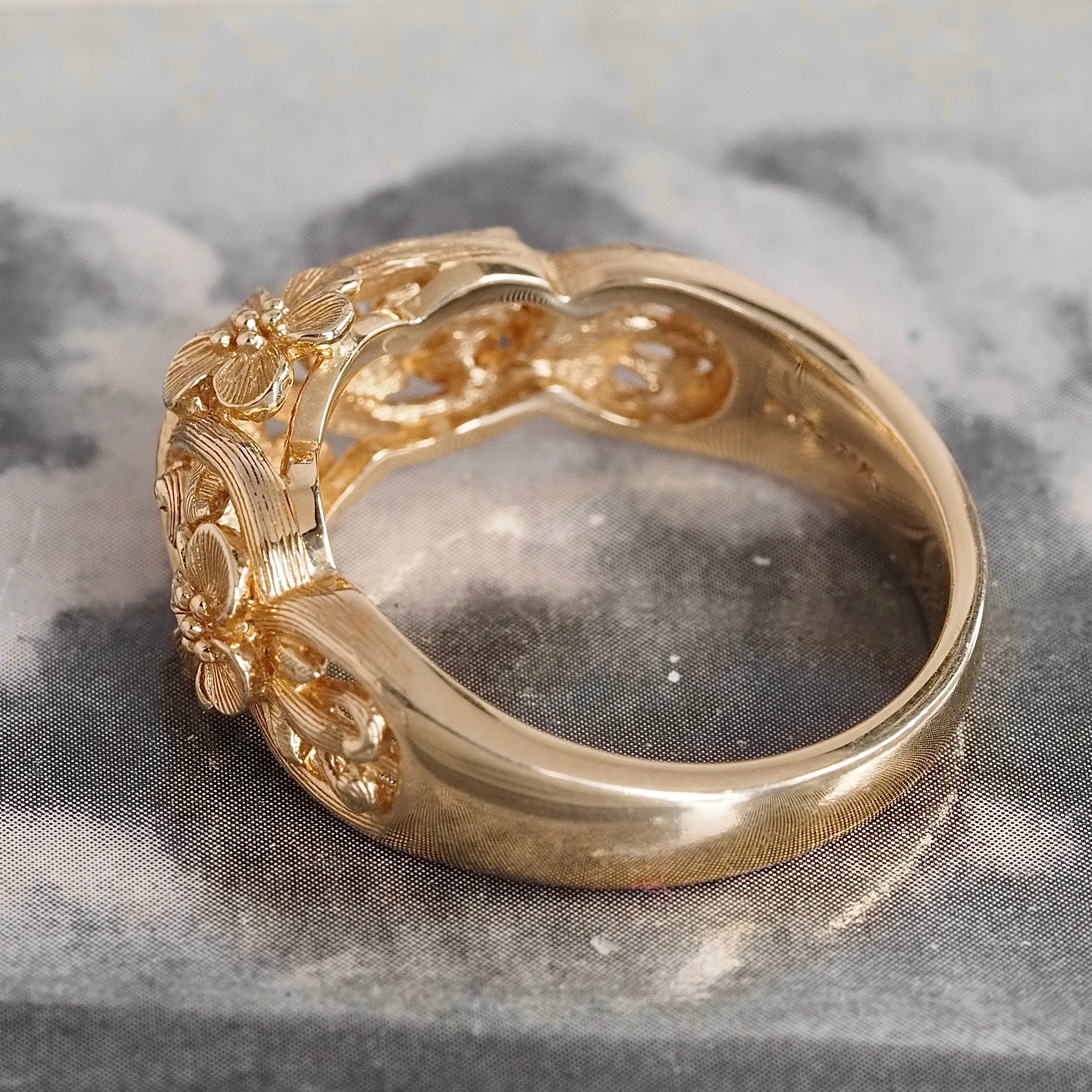 Vintage Floral Dome 14k Gold Band