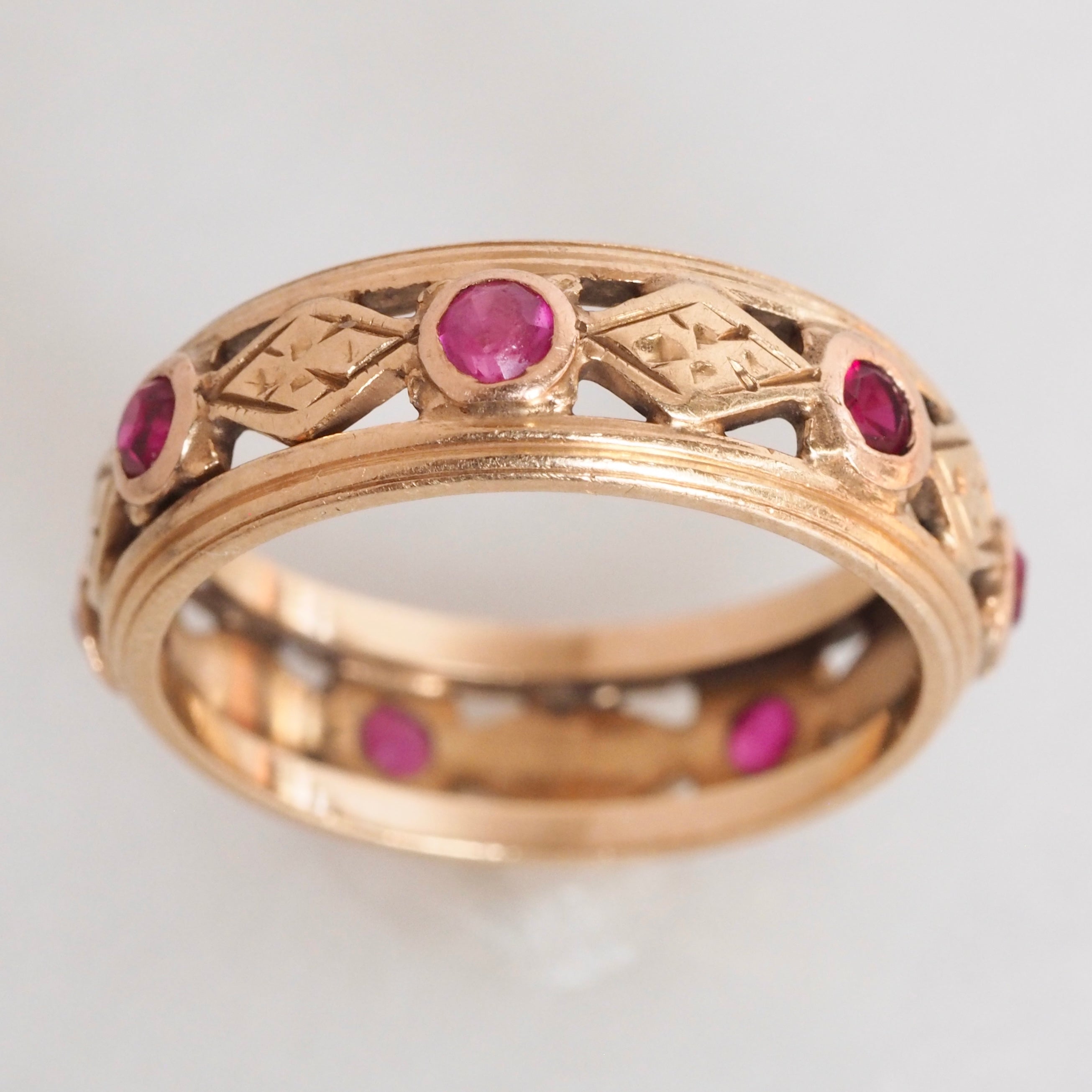 Antique 14k Gold Ruby Engraved Kite Cutout Band