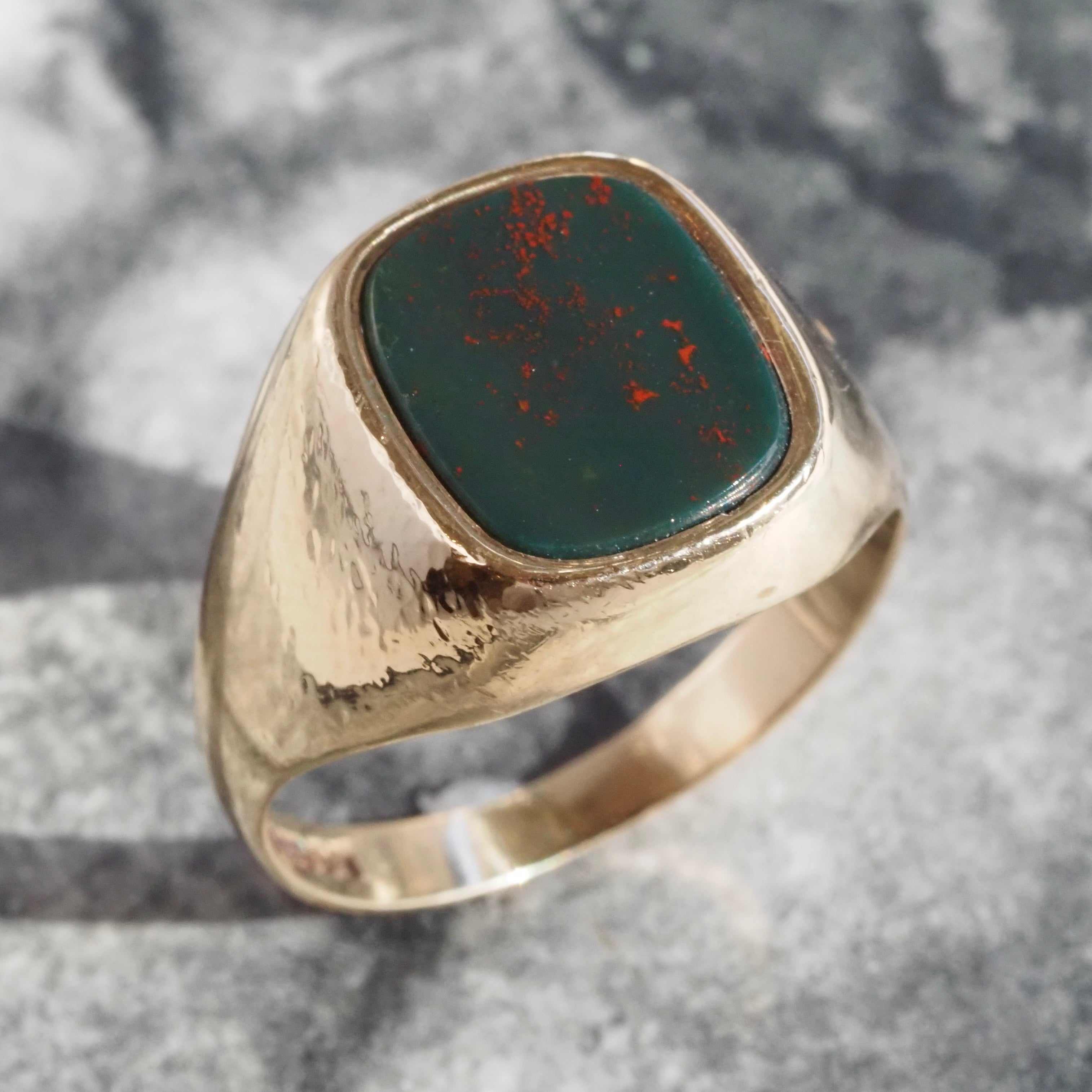 Vintage c.1977 English Bloodstone 9k Gold Signet Ring