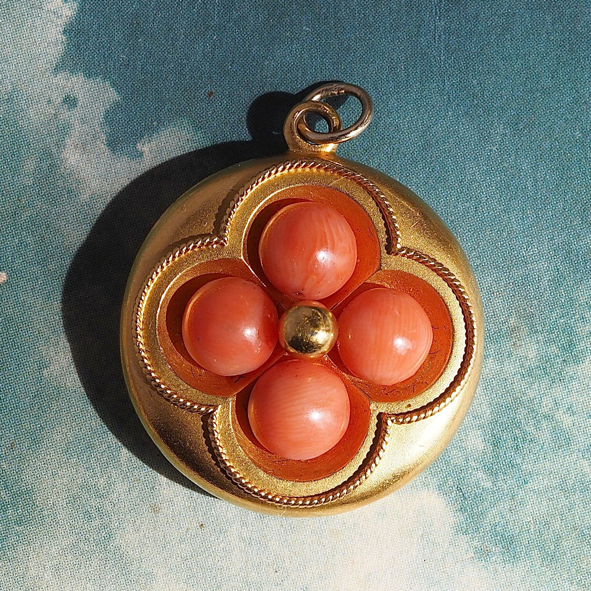 Antique Victorian Etruscan Revival 18k Gold Coral Flower Locket