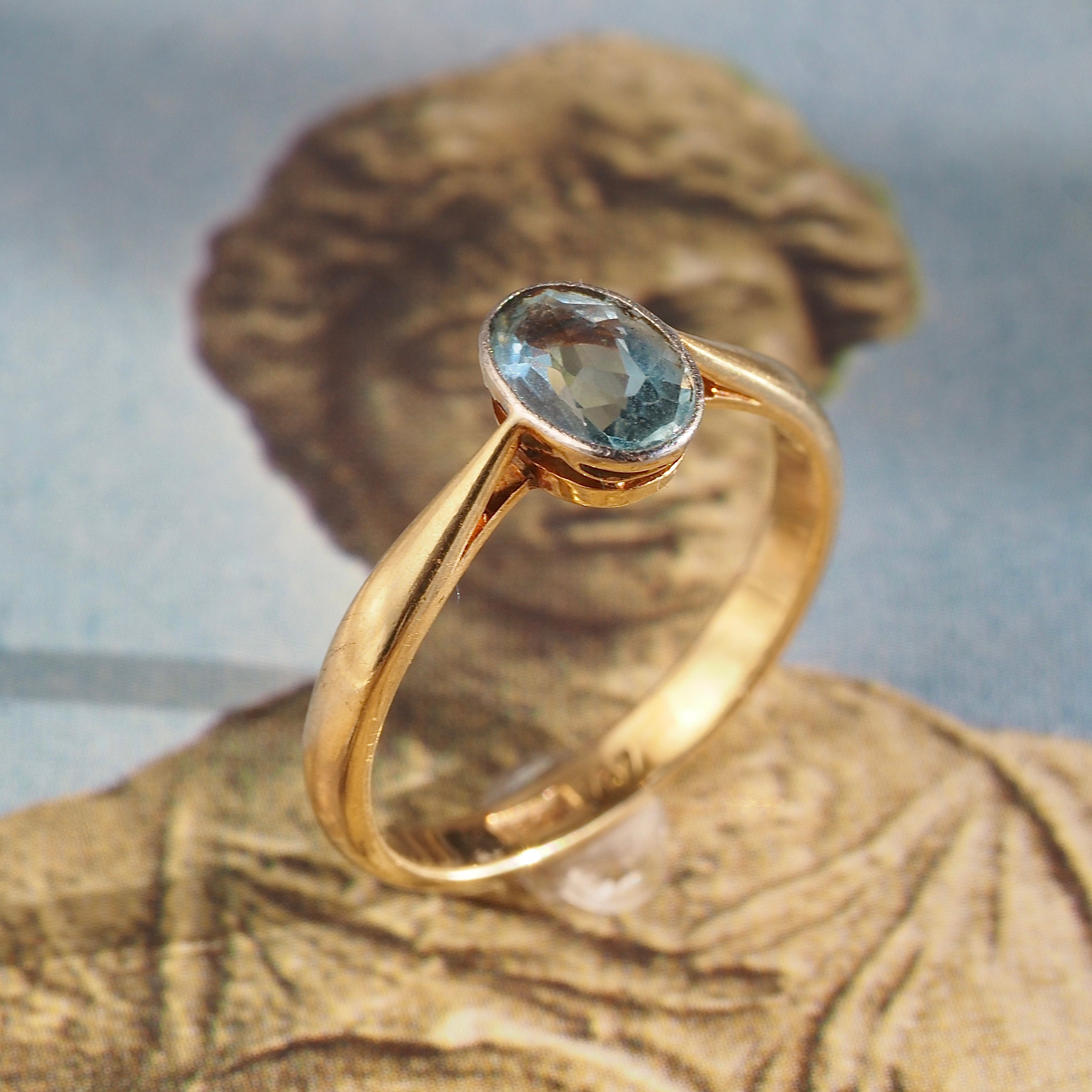Antique English Edwardian Aquamarine 18k Gold Solitaire Ring