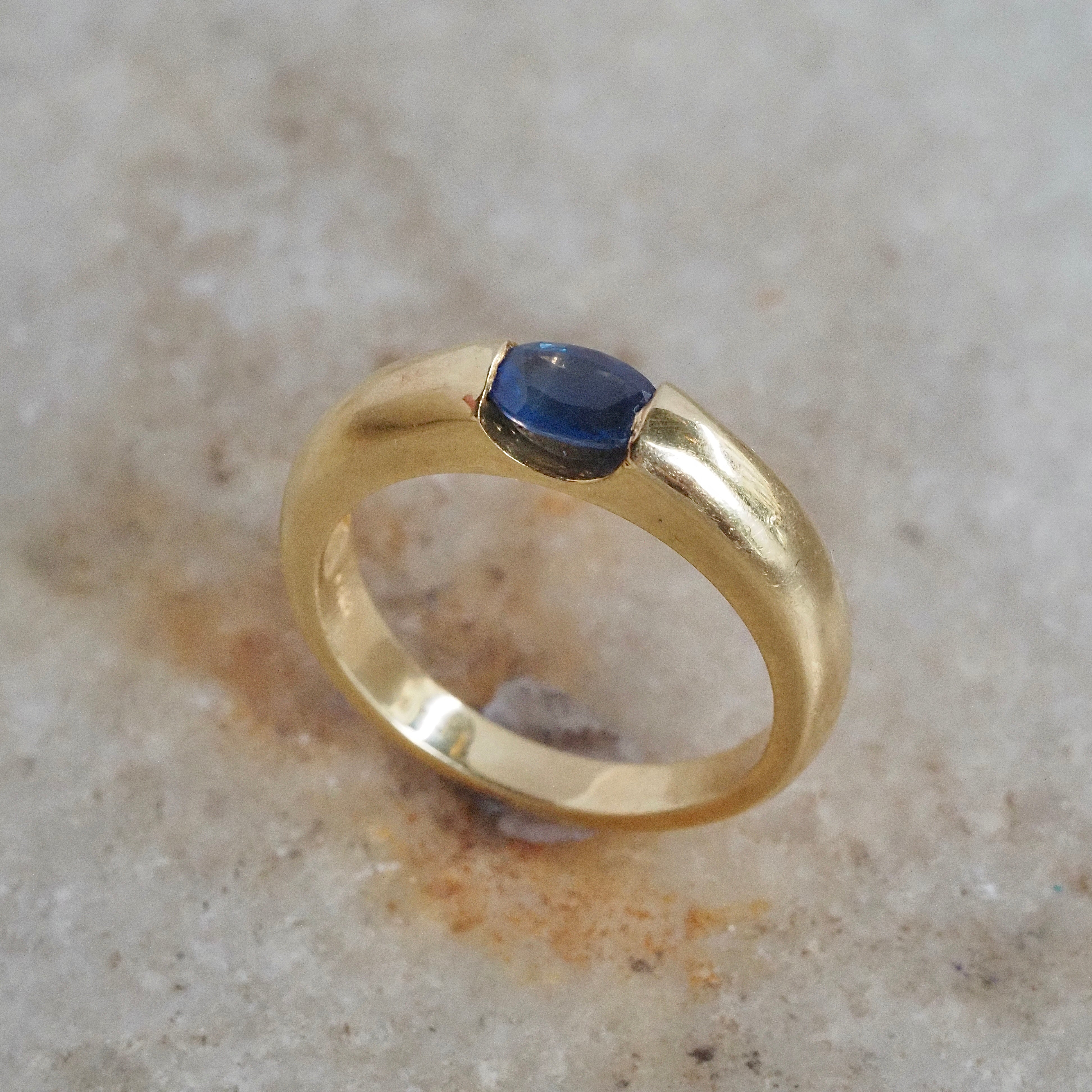 Vintage 18k Gold Sapphire Ring