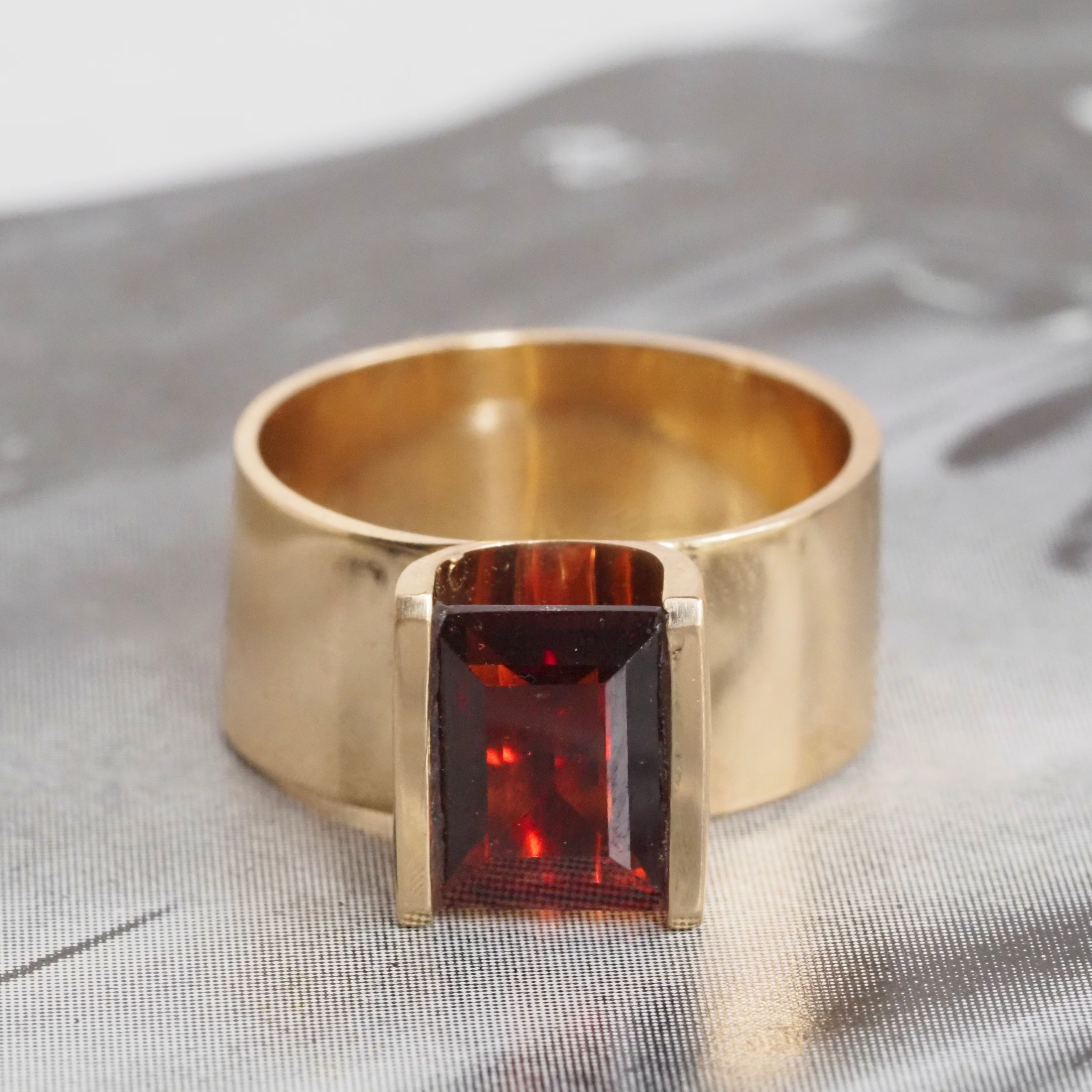 Vintage Modernist 14k Gold Garnet Ring