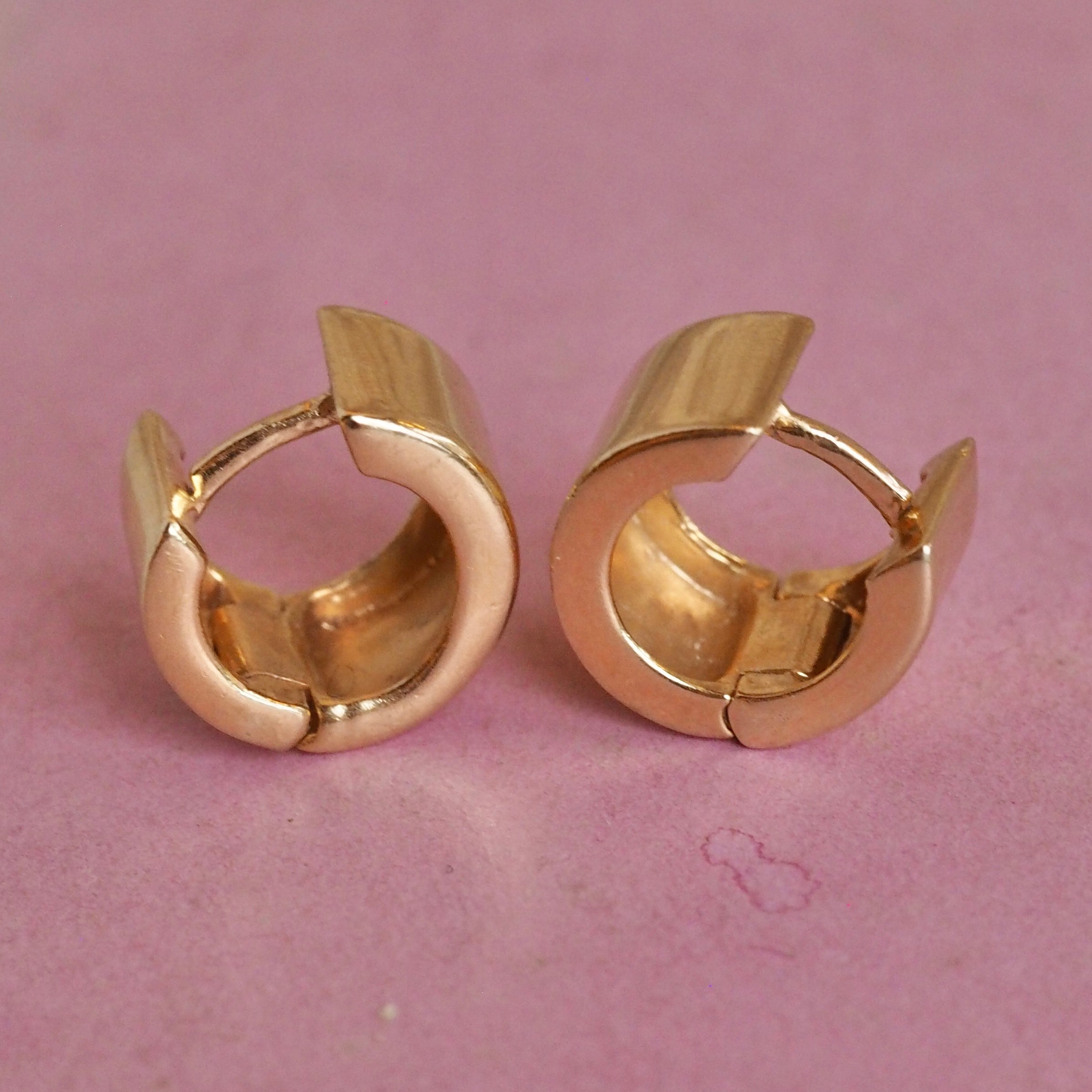Vintage 14k Gold Hinged Huggie Hoops