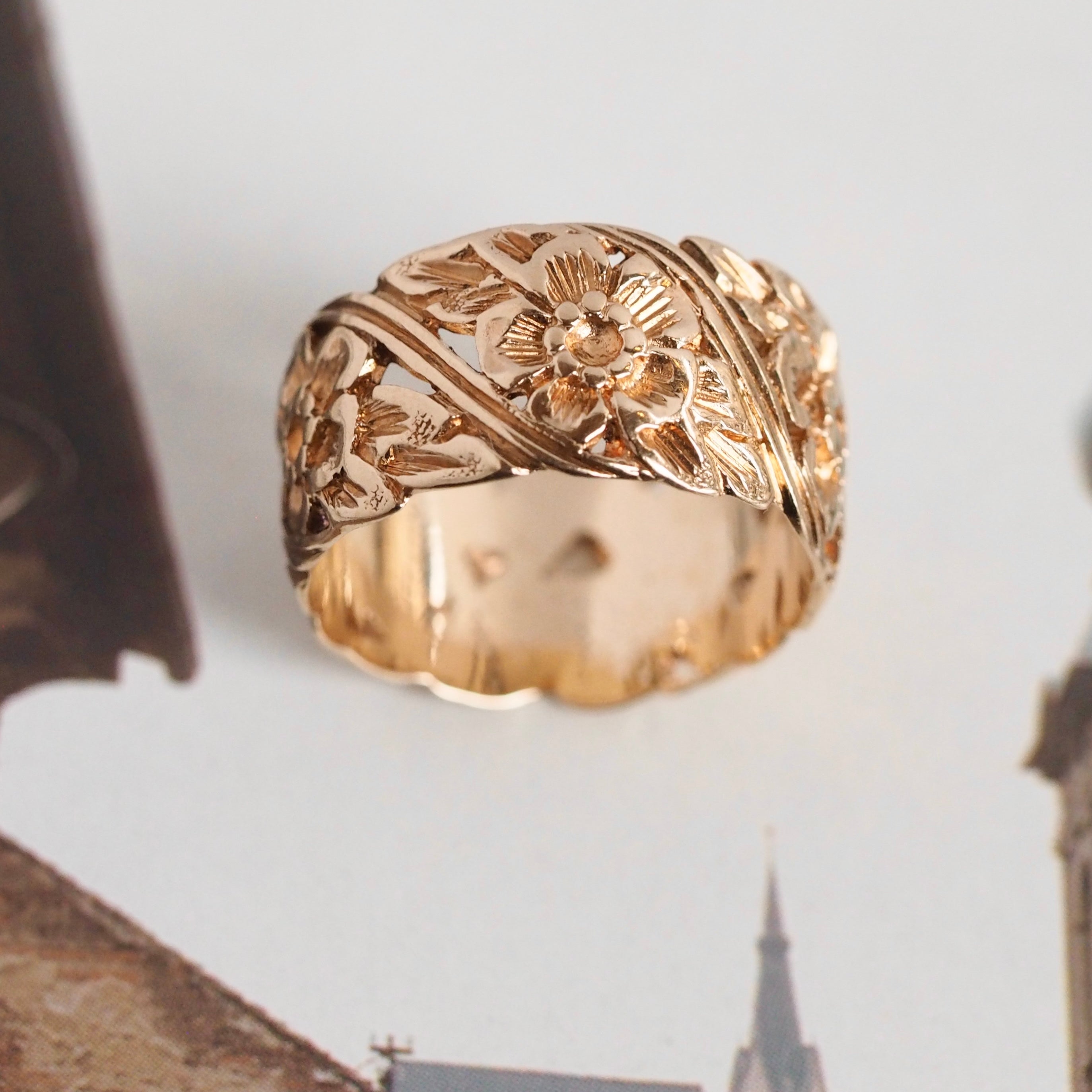 Antique 14k Gold Wide Floral Band