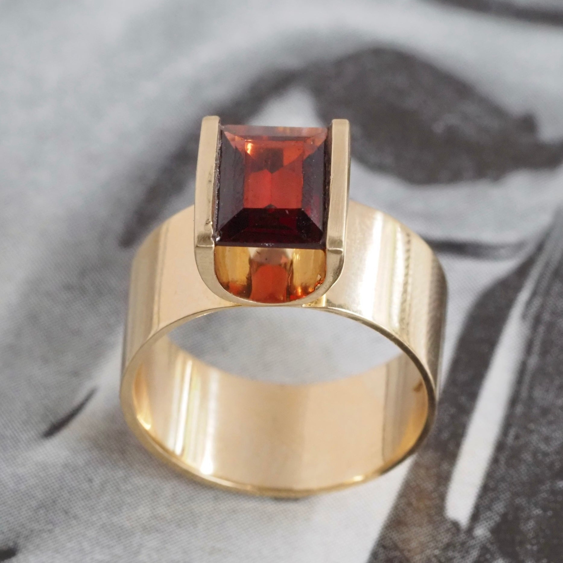 Vintage Modernist 14k Gold Garnet Ring