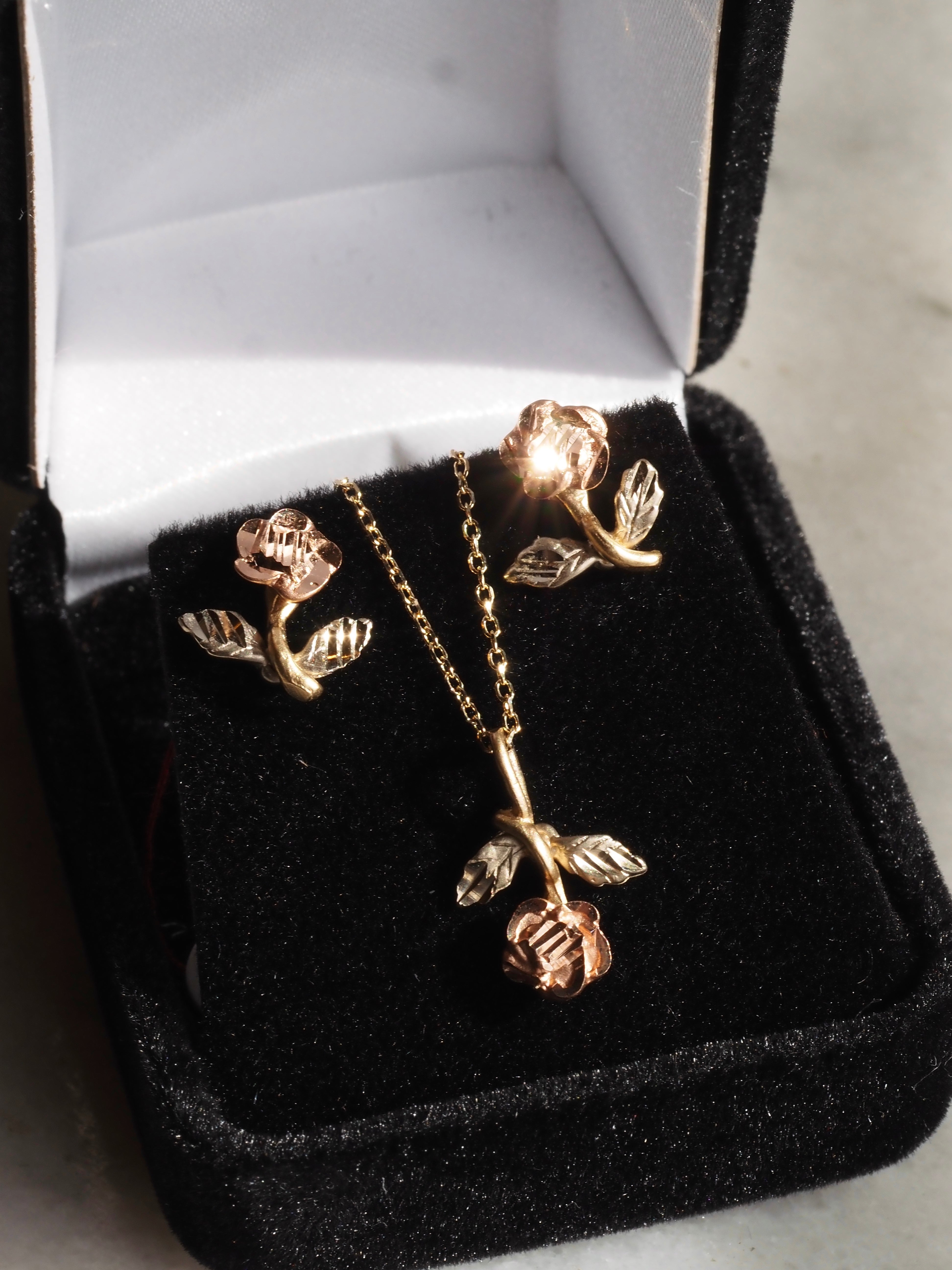 Vintage 14k Rose Gold & Green Gold Rose Studs