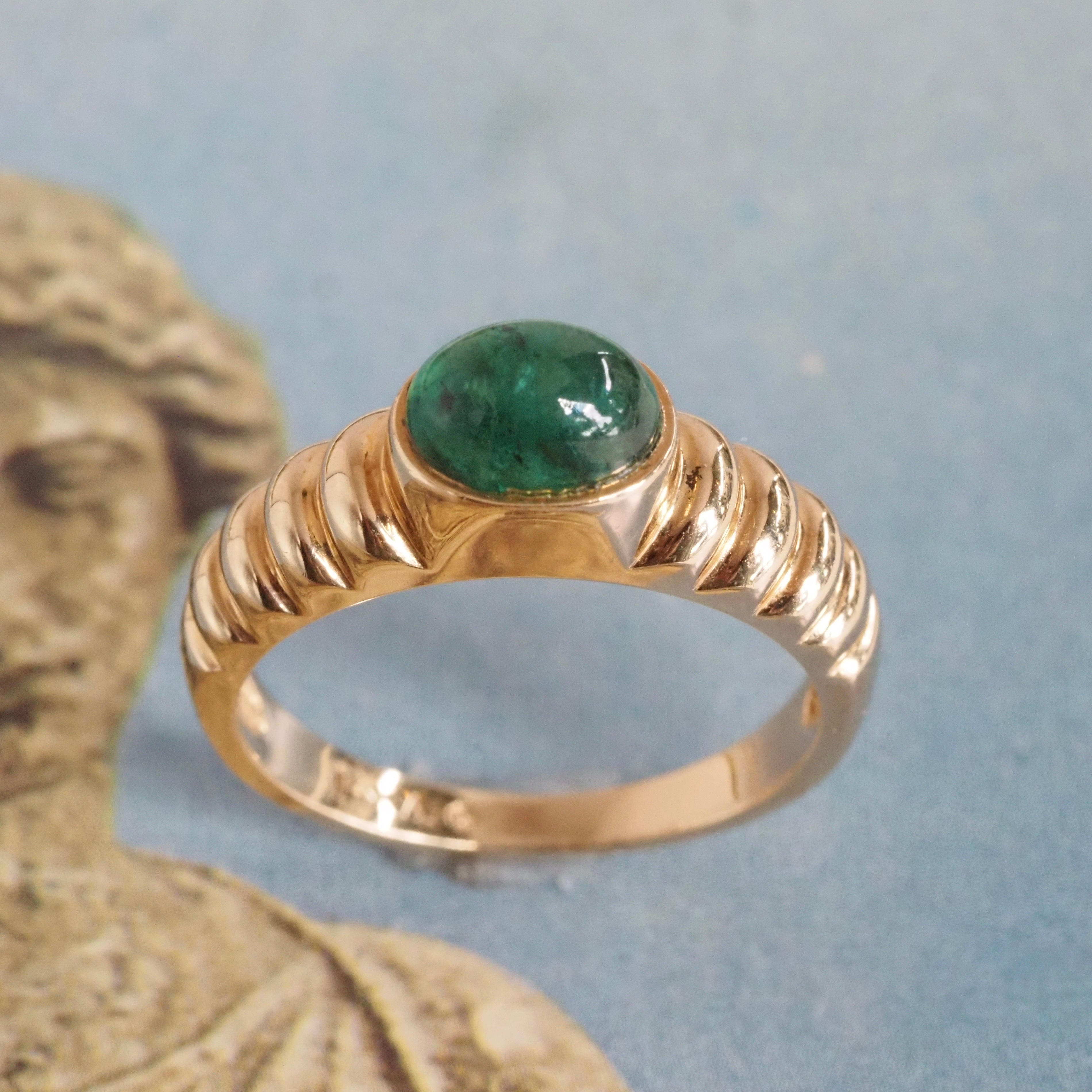 Vintage Bezel Set Cabochon Emerald Ridged 14k Gold Ring