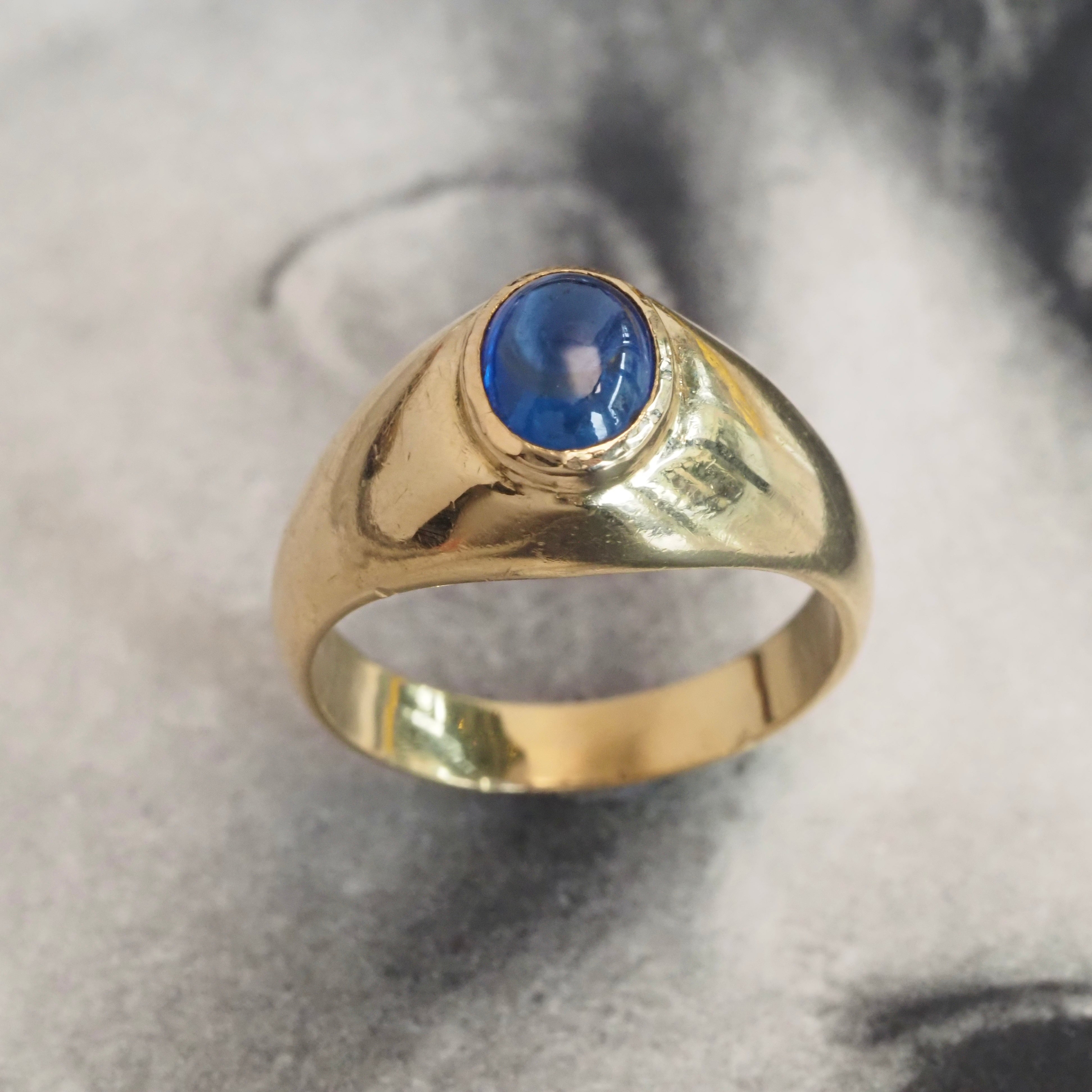 Vintage Natural Sapphire 18k Gold Dome Ring