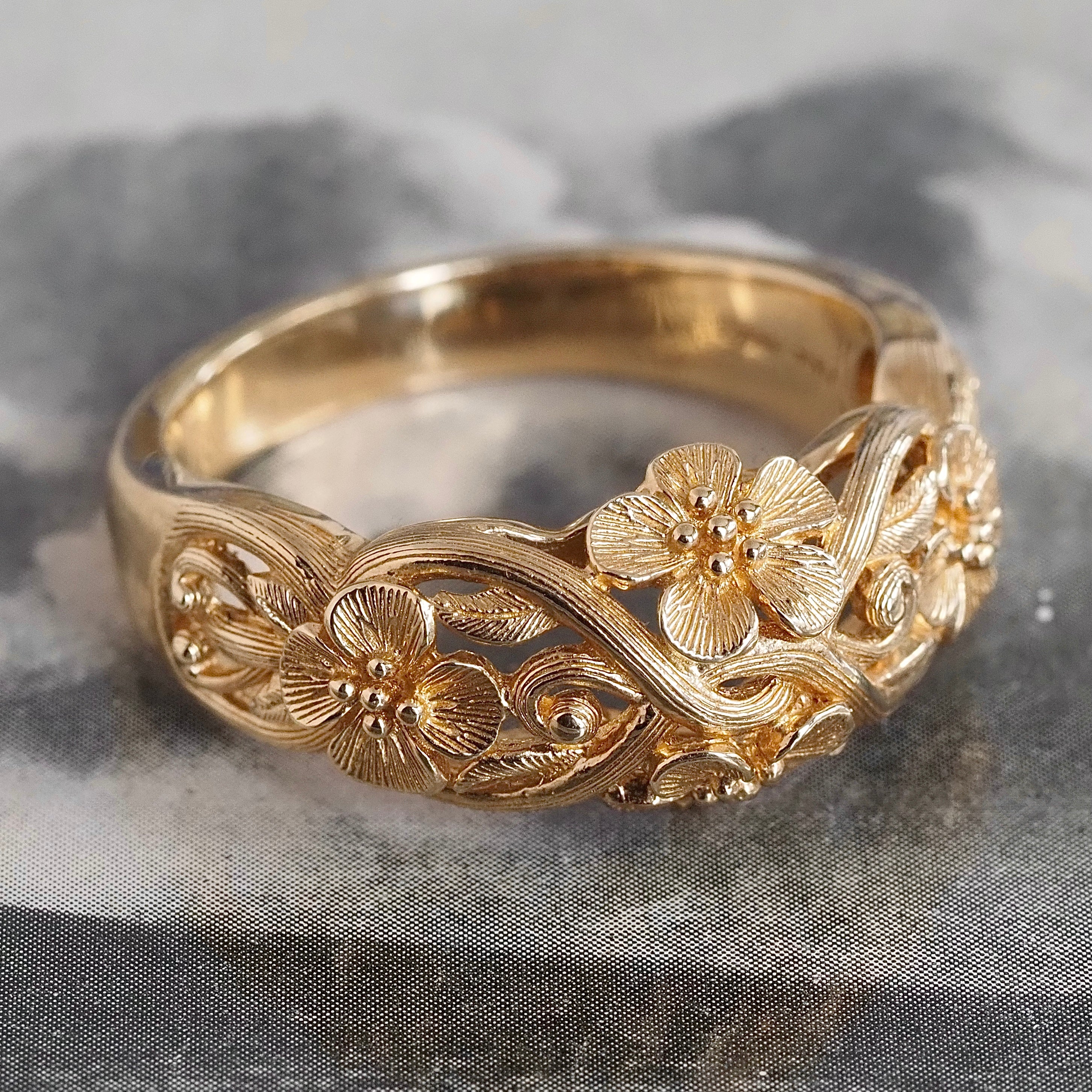 Vintage Floral Dome 14k Gold Band