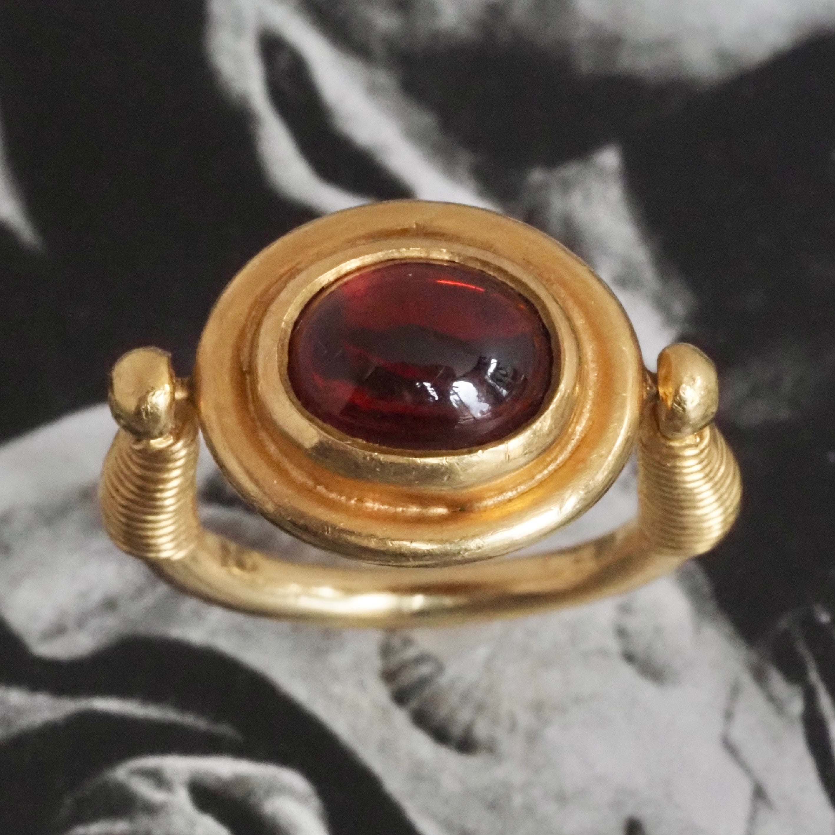 Vintage 22k Gold Ancient Egyptian Style Cabochon Garnet Swivel Ring