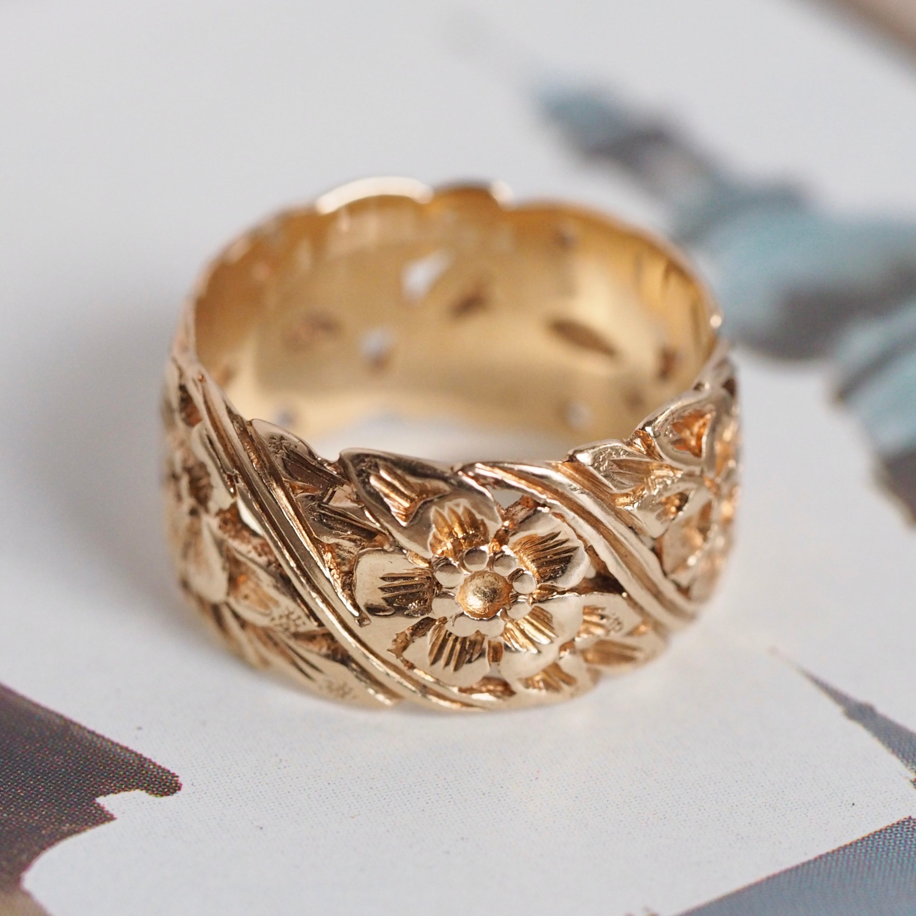 Antique 14k Gold Wide Floral Band