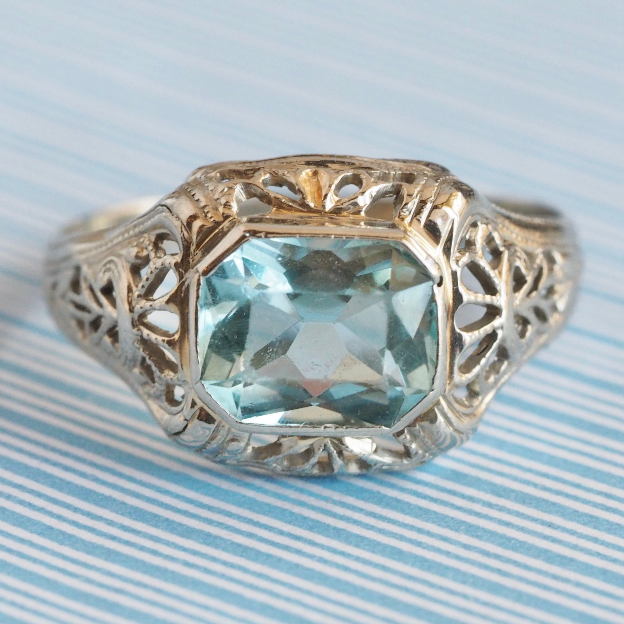 Antique Art Deco 14k White Gold Filigree Aquamarine Ring