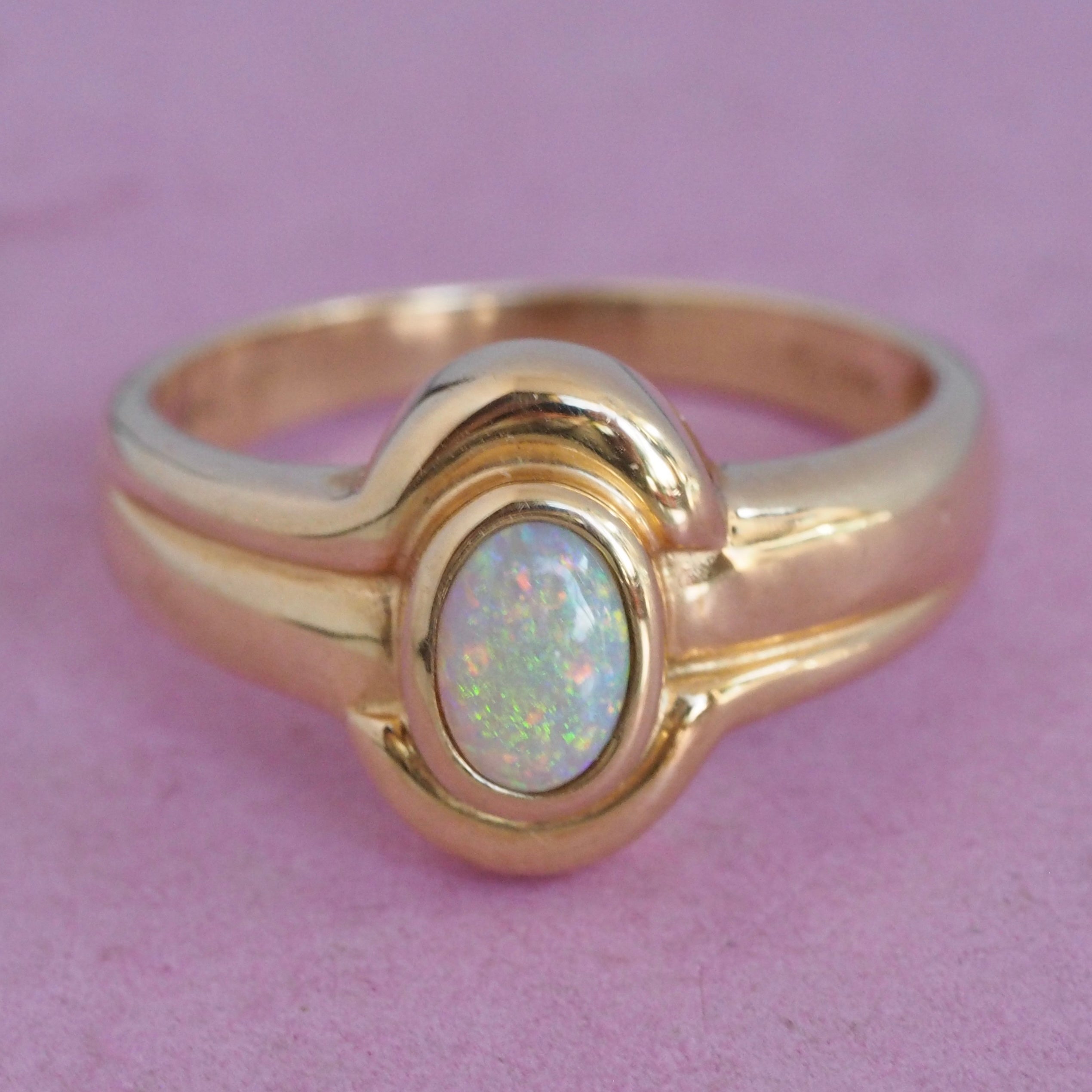 Vintage Modernist 18k Gold Opal Ring