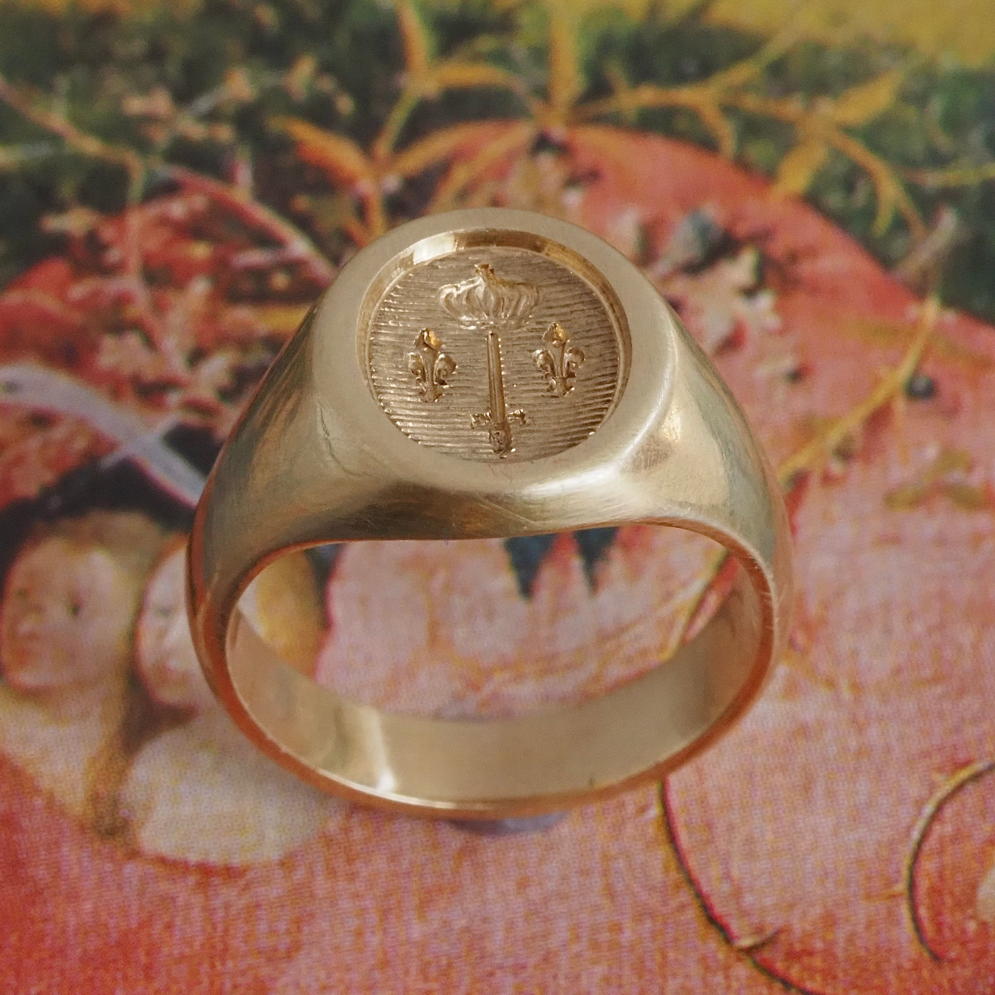 Vintage French Joan of Arc Coat of Arms Hand-Engraved 18k Gold Signet Ring