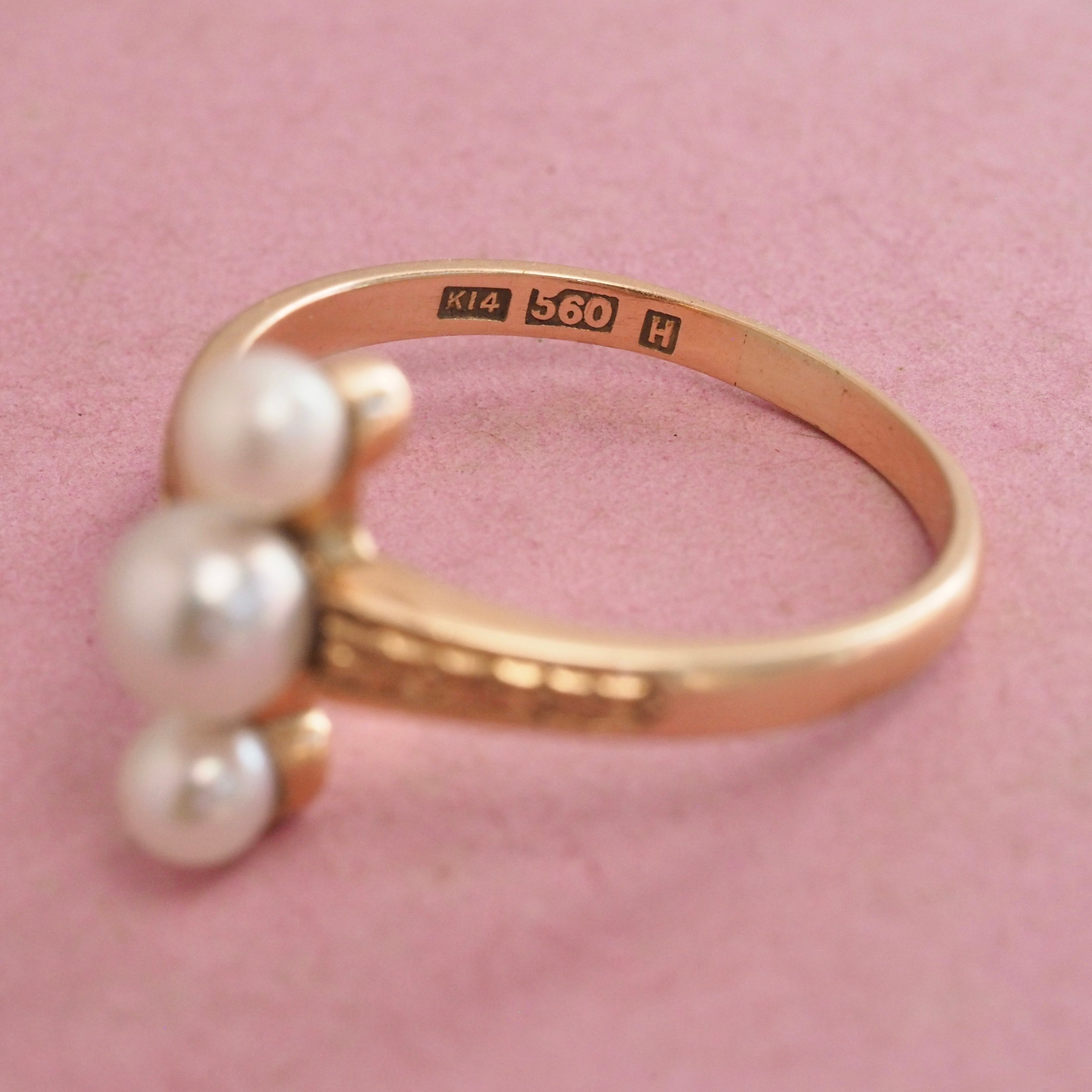 Antique Edwardian 14k Gold Three Pearl Vertical Ring