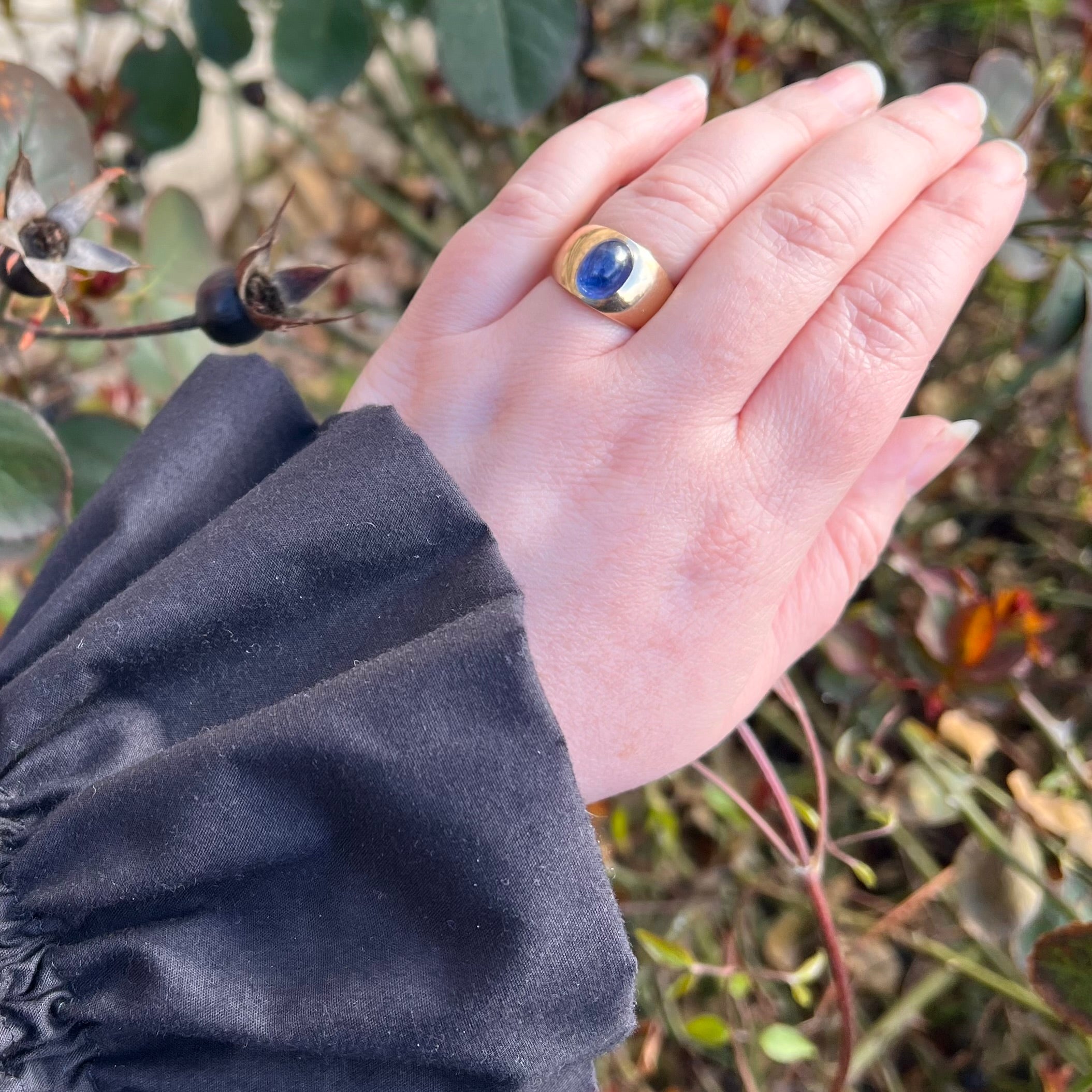 Vintage 14k Gold Natural Sapphire Sugarloaf Cabochon Ring