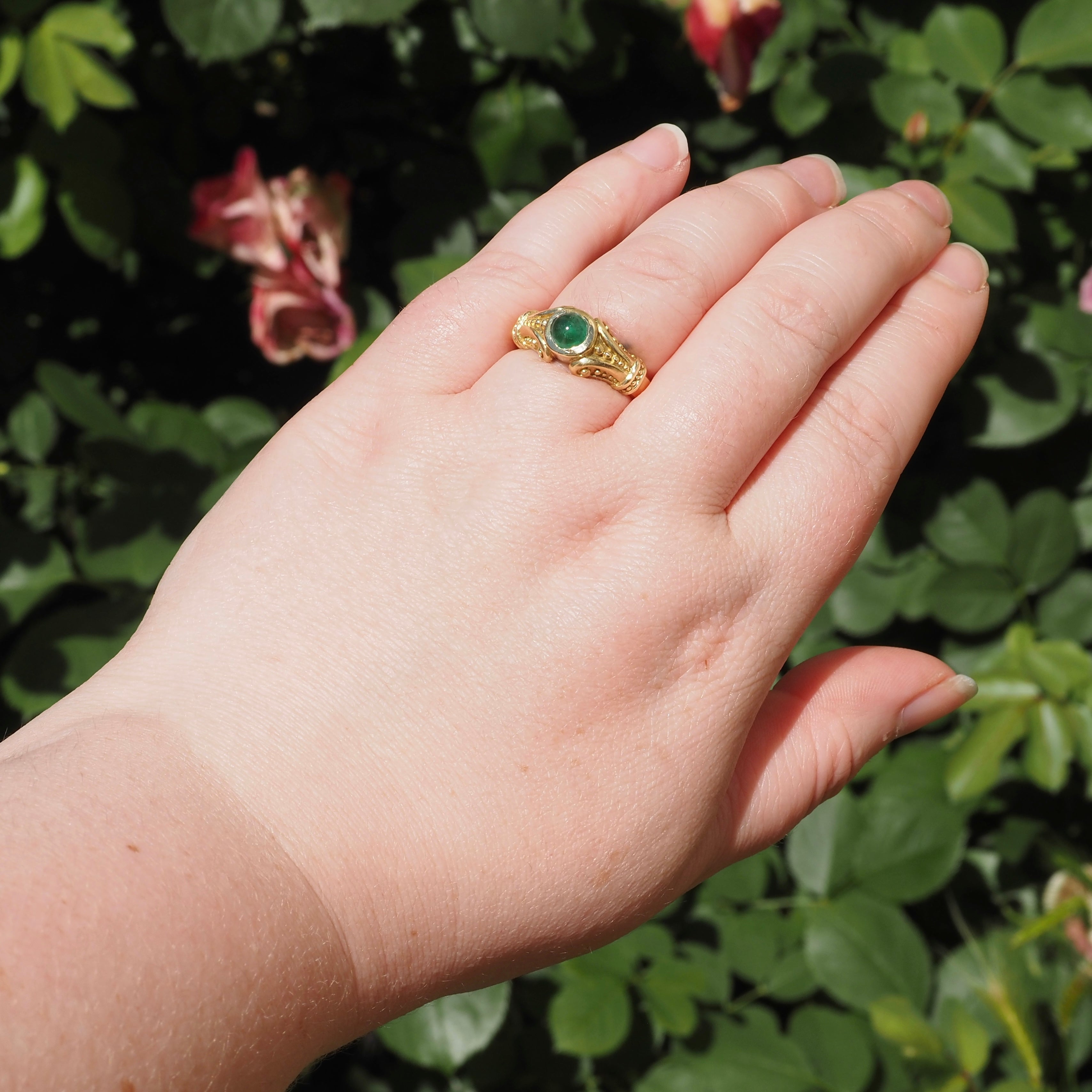 Vintage Etruscan Revival 18k Gold Cabochon Emerald Ring