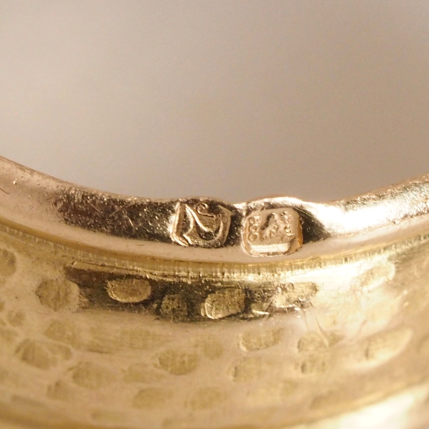 Vintage Portuguese 19k Gold Hammered Lapis Ring