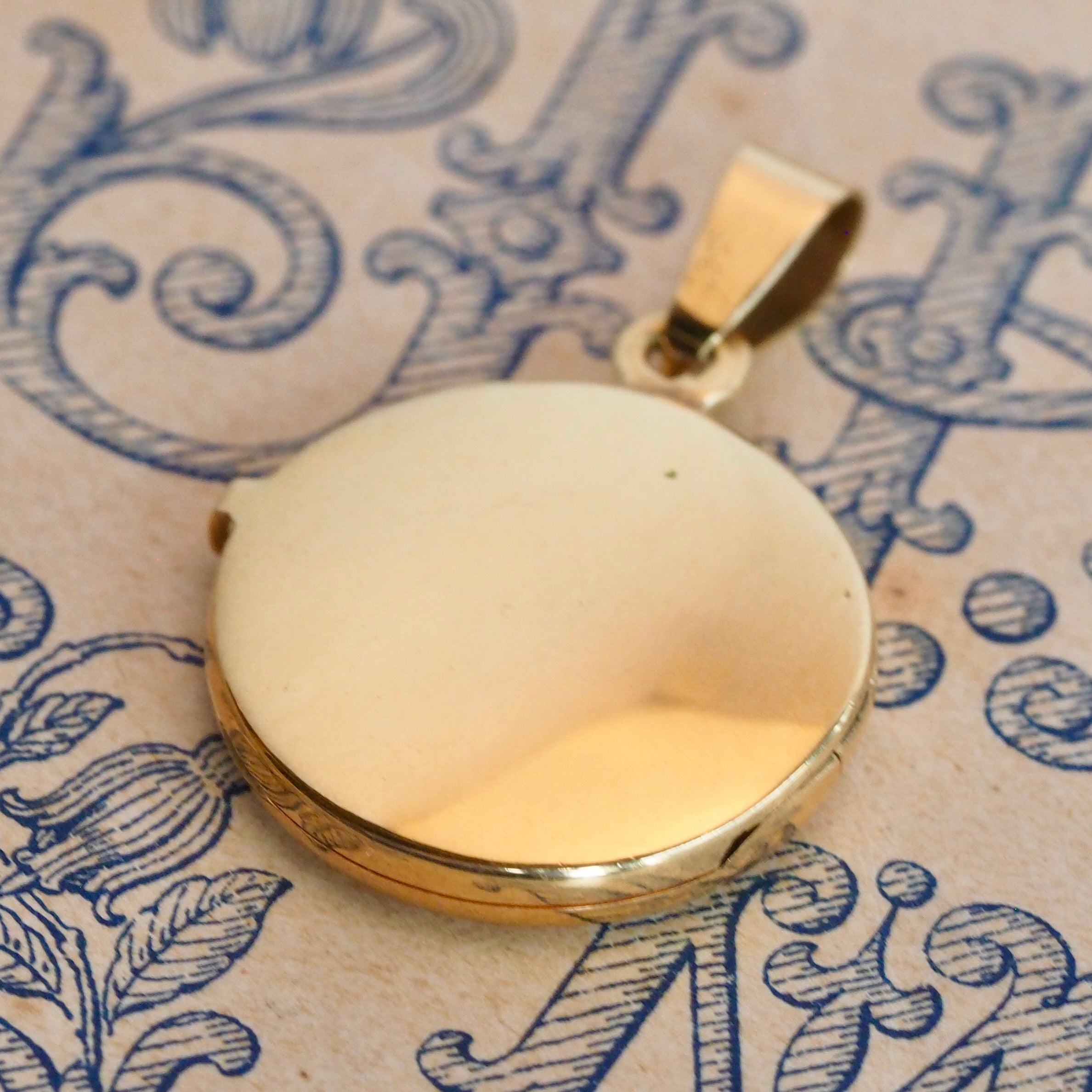 Vintage Portuguese 19k Gold Locket