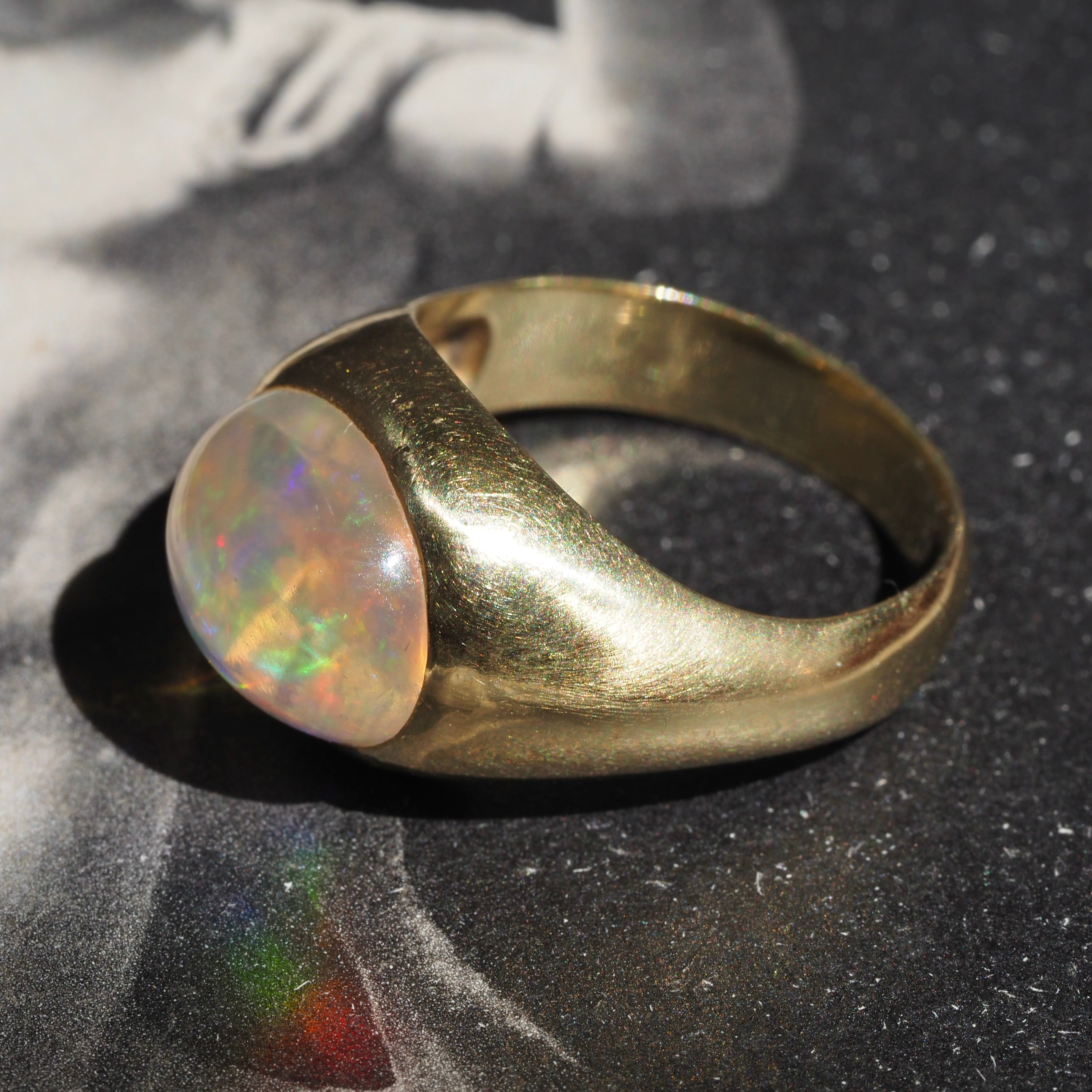 Jelly Opal Cabochon 18k Gold Dome Ring
