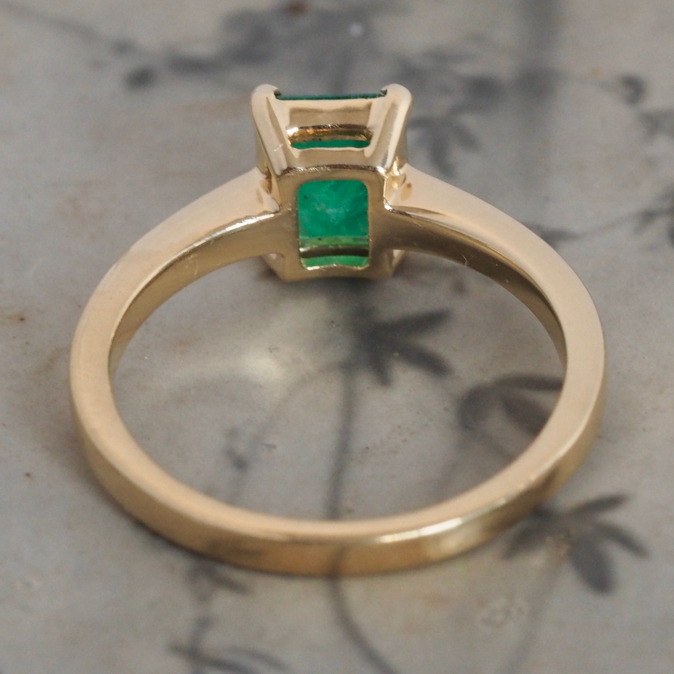Vintage 18k Gold Colombian Emerald Solitaire Ring