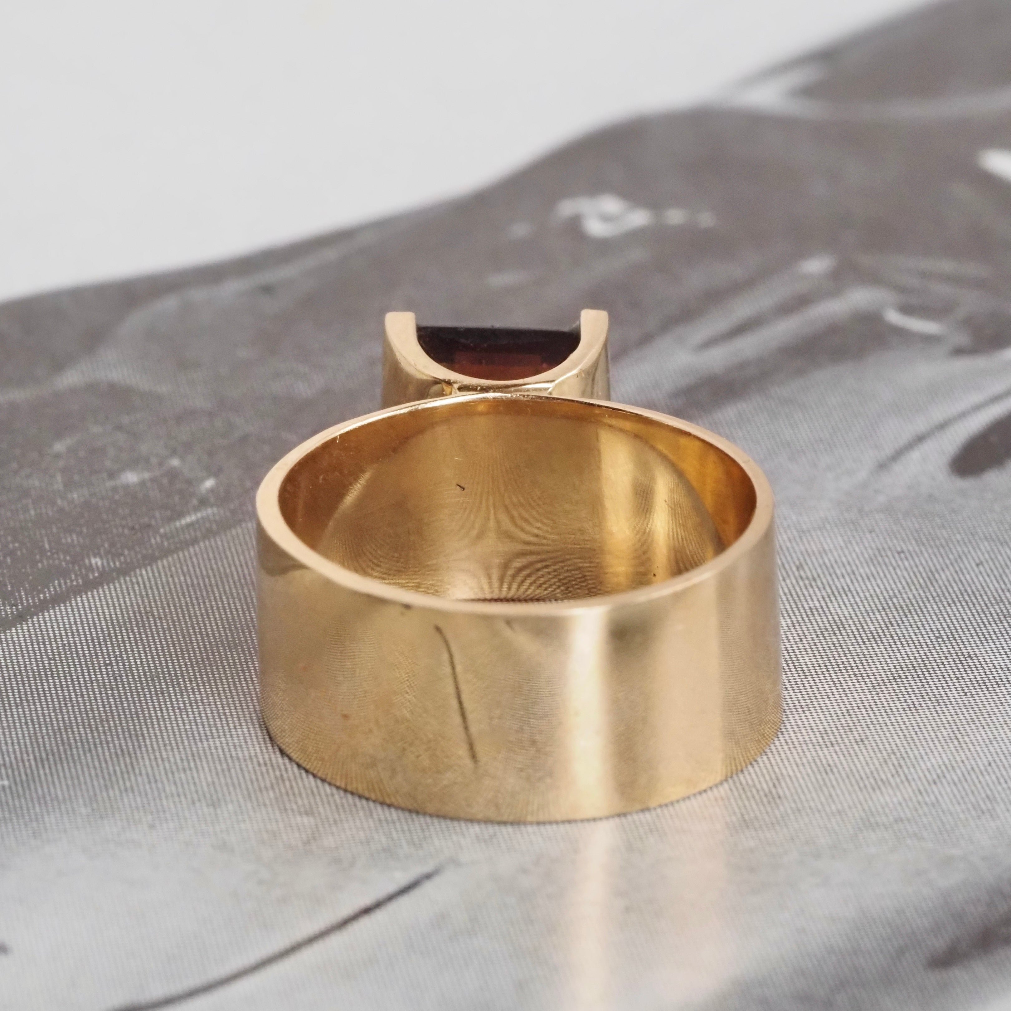 Vintage Modernist 14k Gold Garnet Ring