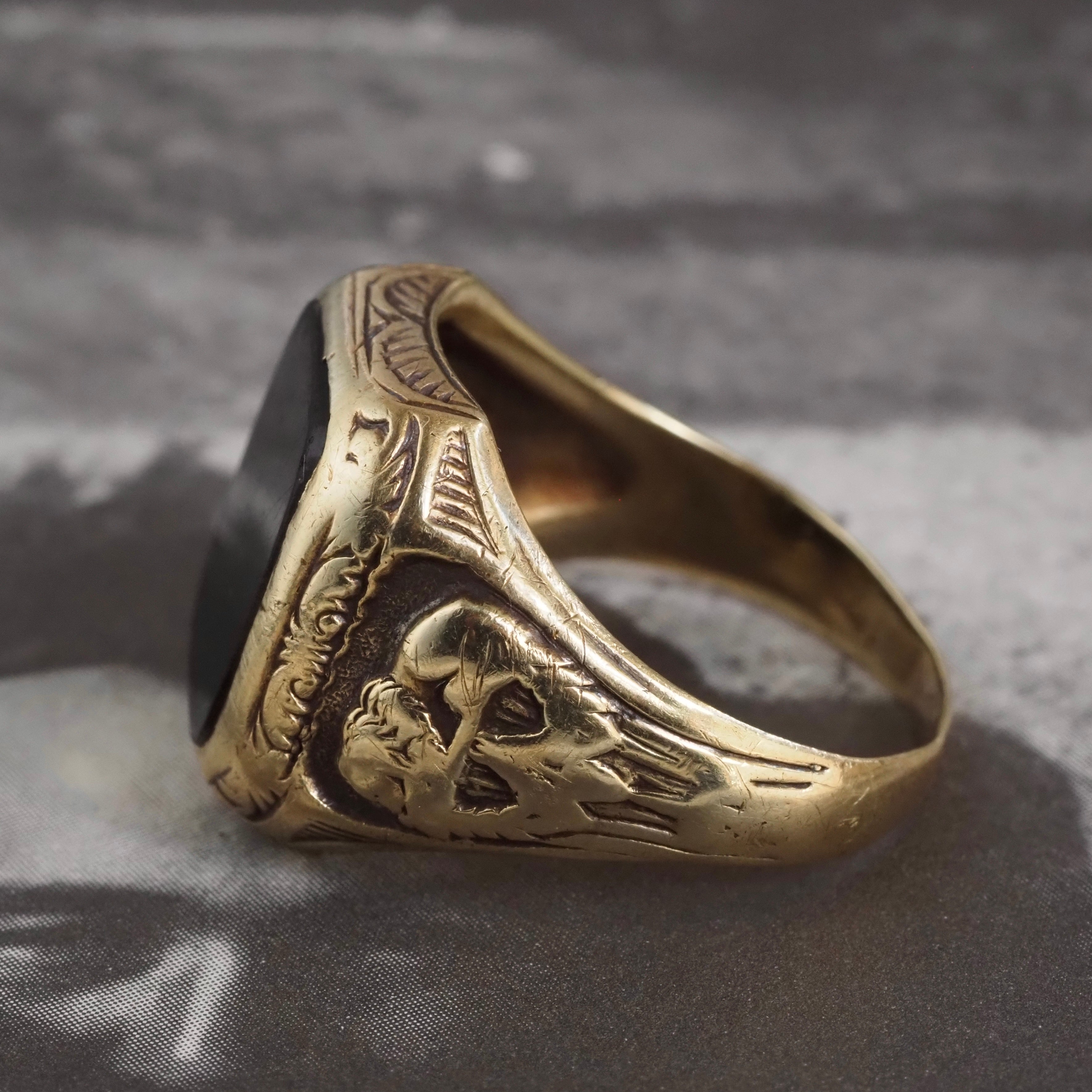Vintage Onyx 14k Gold Lions and Columns Signet Ring