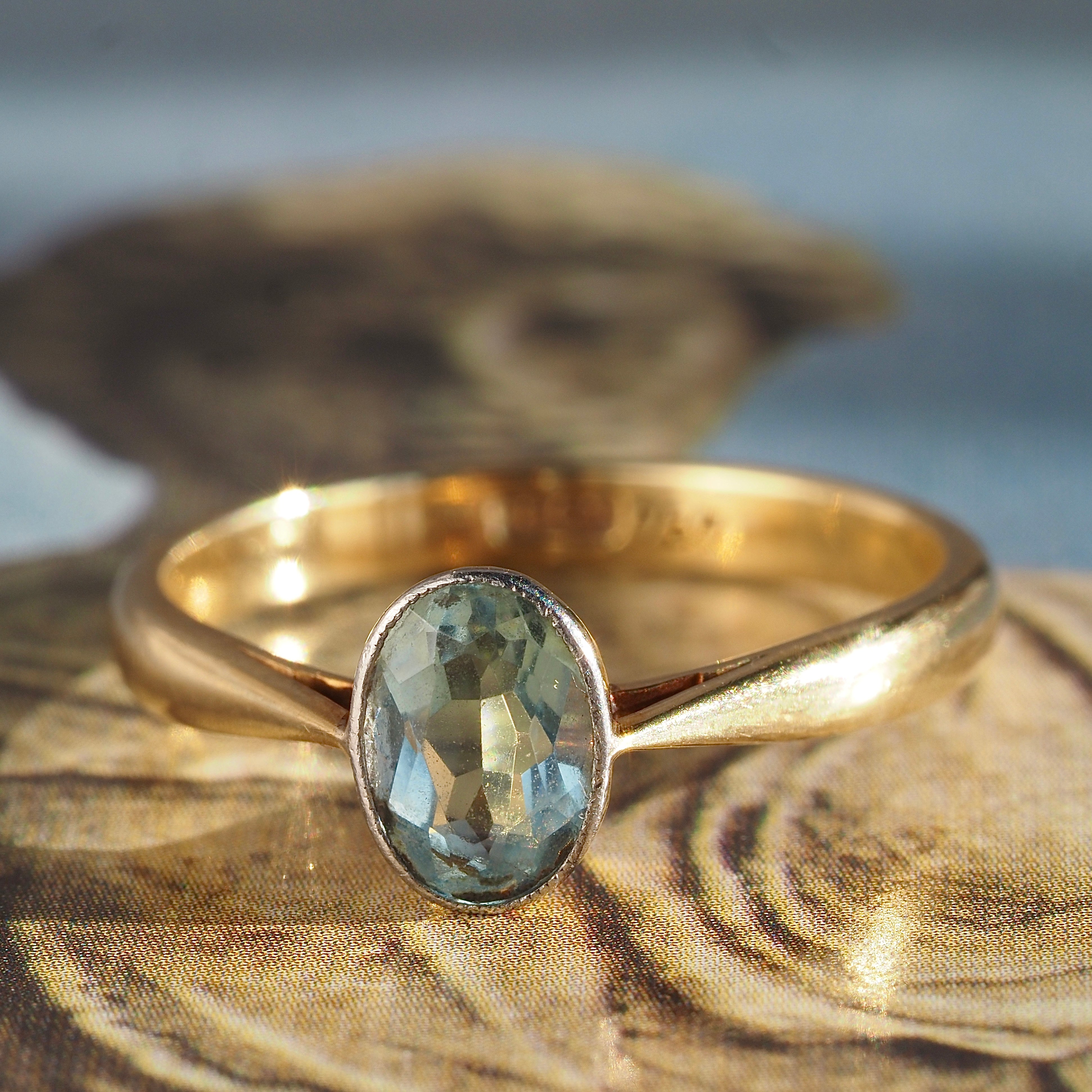 Antique English Edwardian Aquamarine 18k Gold Solitaire Ring