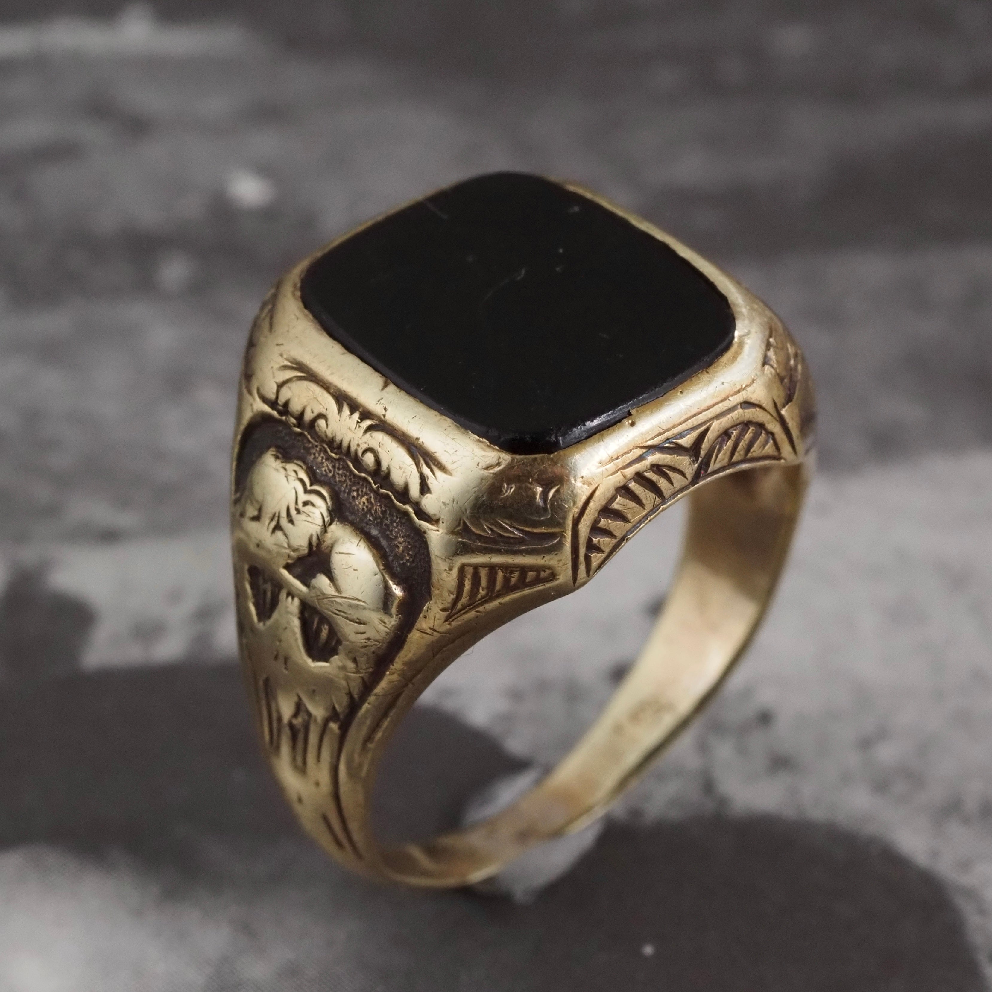 Vintage Onyx 14k Gold Lions and Columns Signet Ring