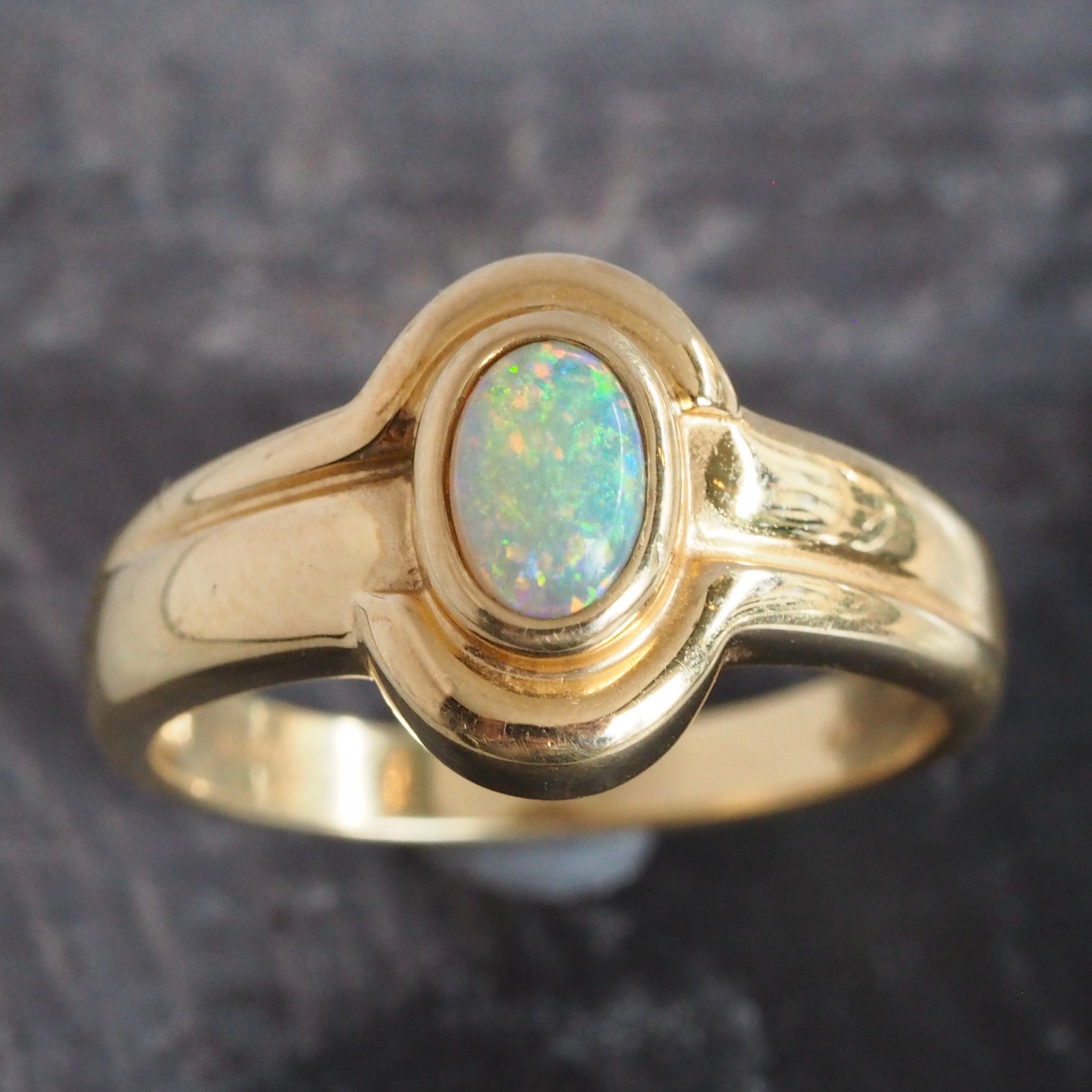 Vintage Modernist 18k Gold Opal Ring