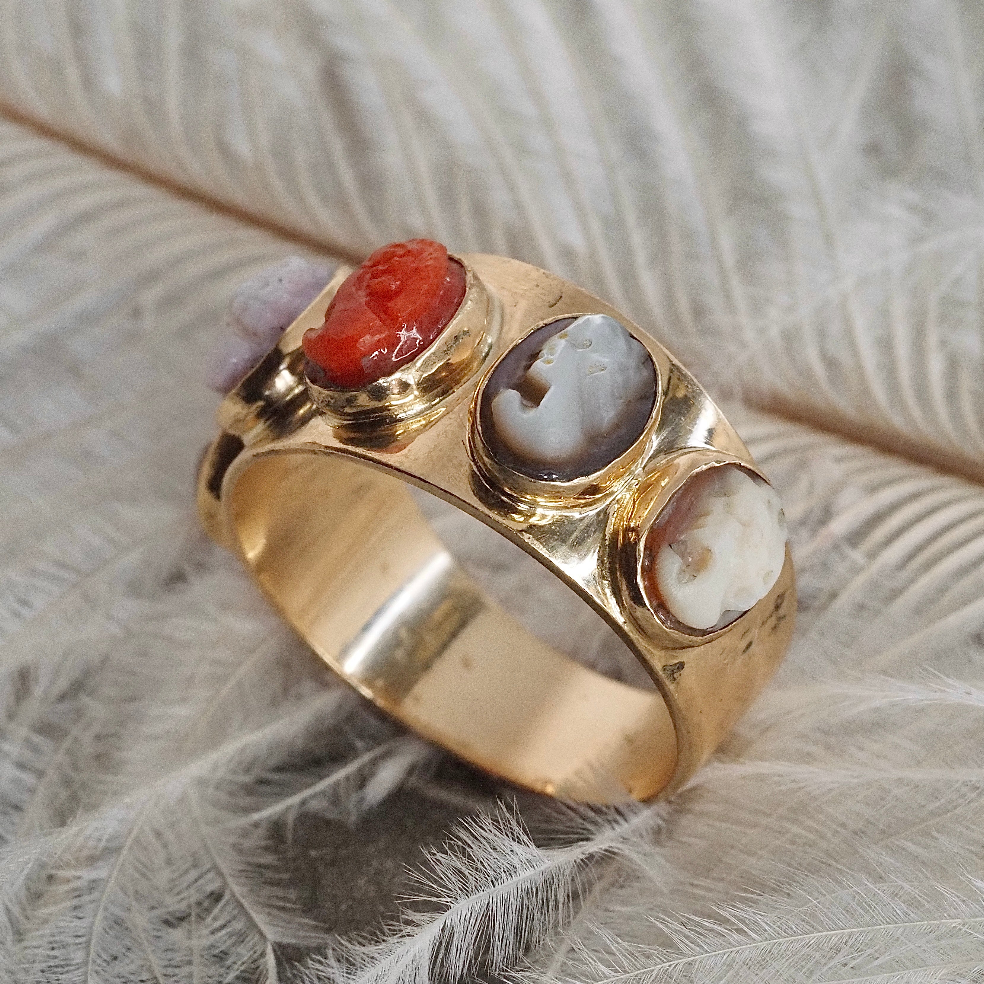 Vintage Cameo Coral Mother of Pearl and Shell 14k Gold Ring