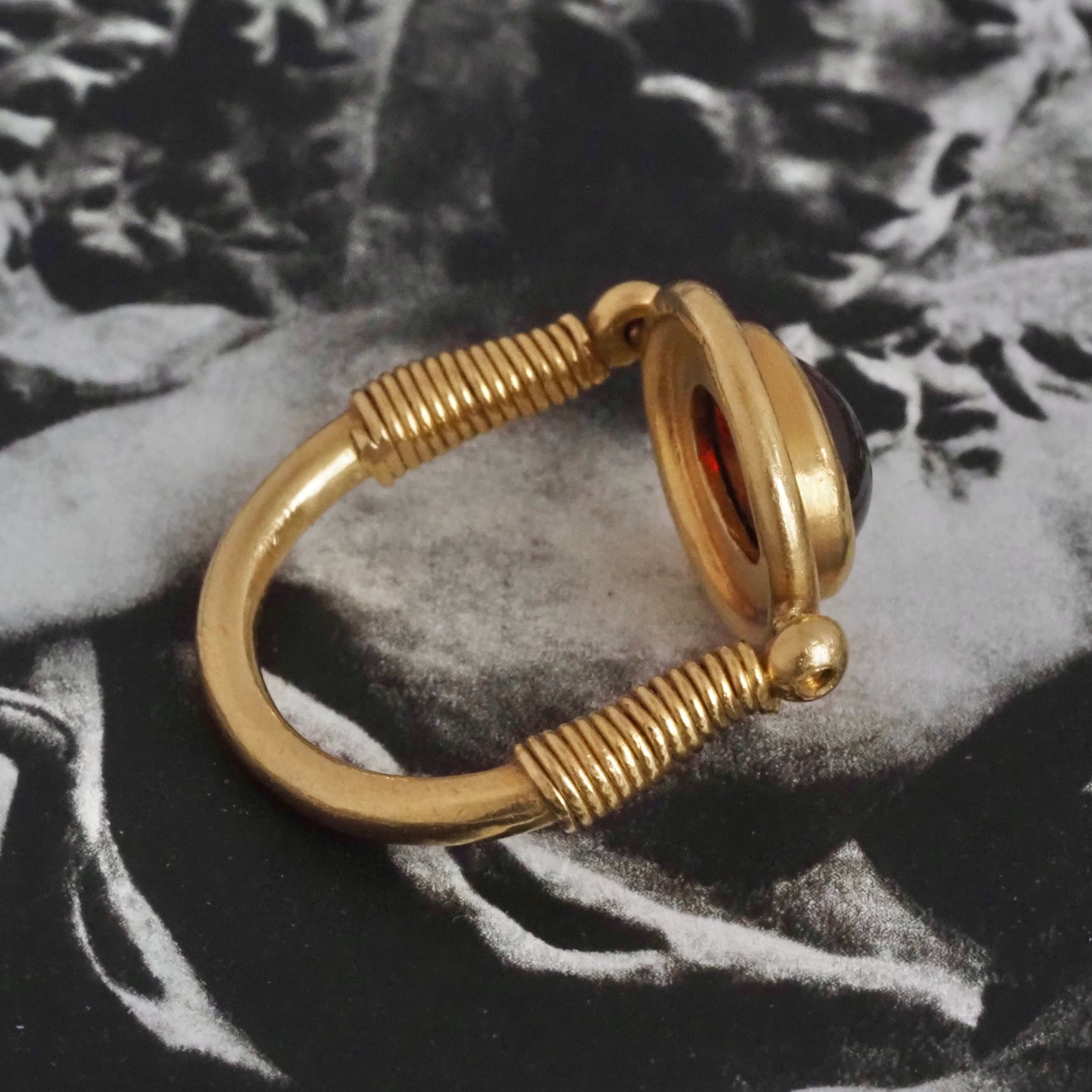 Vintage 22k Gold Ancient Egyptian Style Cabochon Garnet Swivel Ring