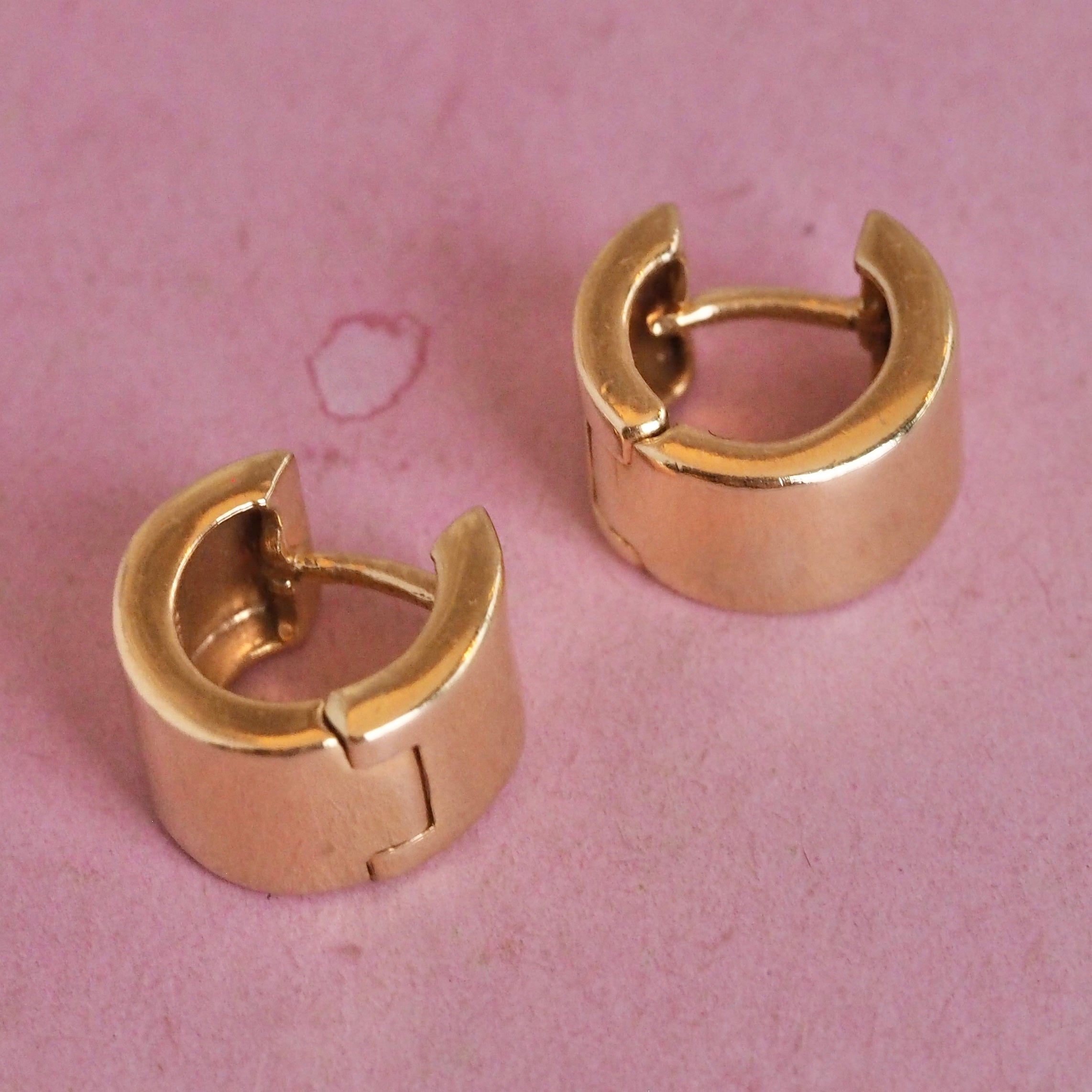 Vintage 14k Gold Hinged Huggie Hoops