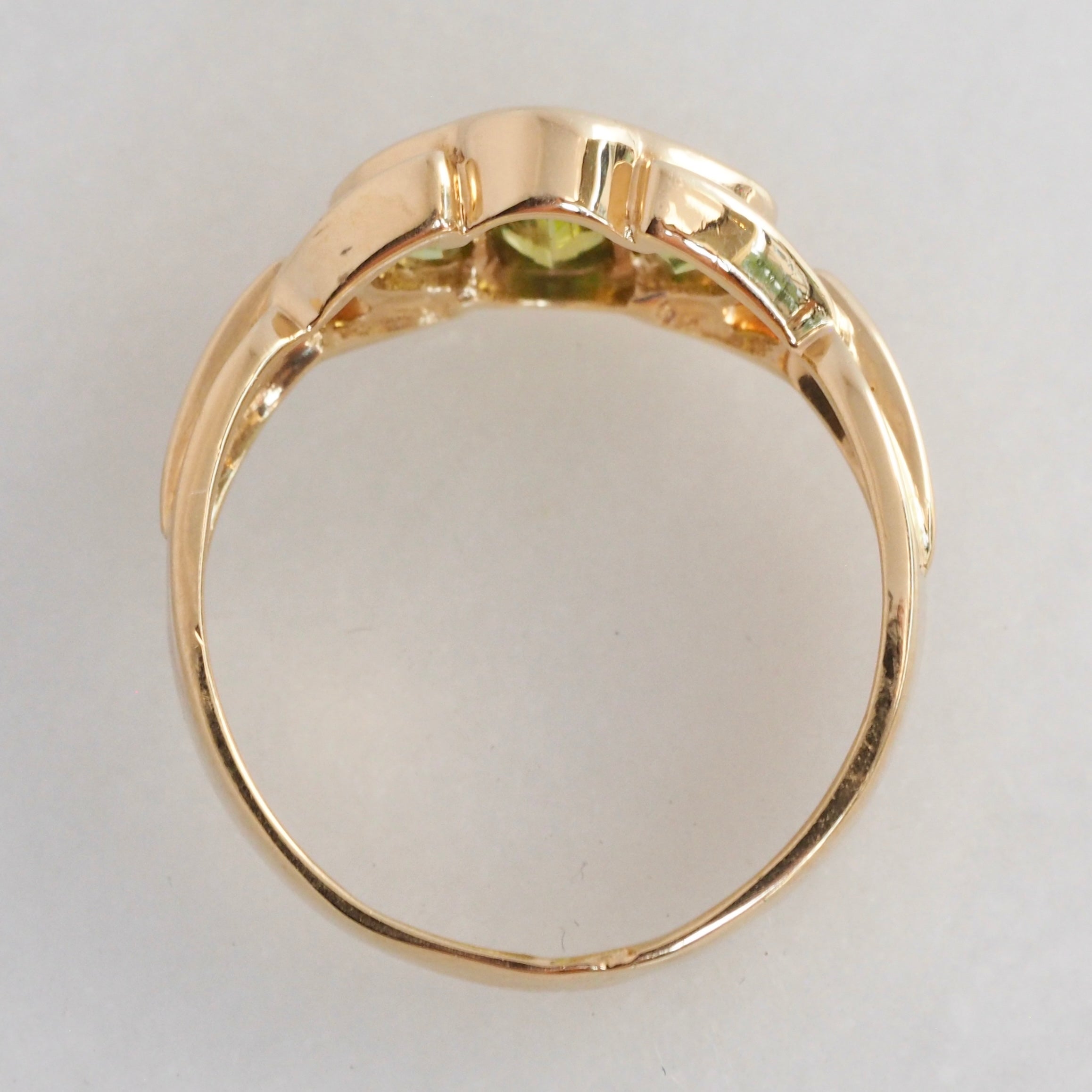 Vintage 18k Gold Caliber Cut Peridot Ring