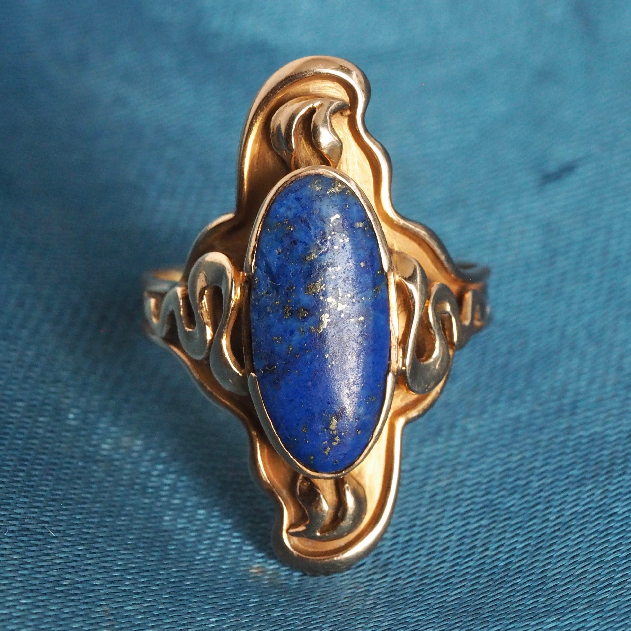 Antique Art Nouveau 14k Gold Lapis Ring