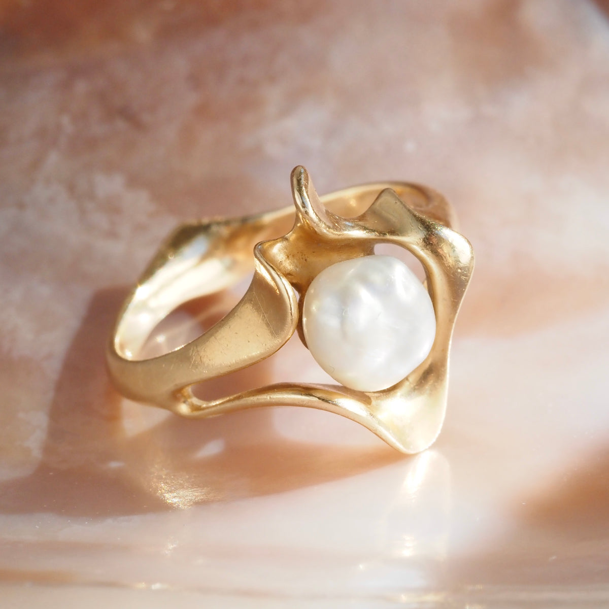 Vintage Late 60's Pearl 14k Gold Ring