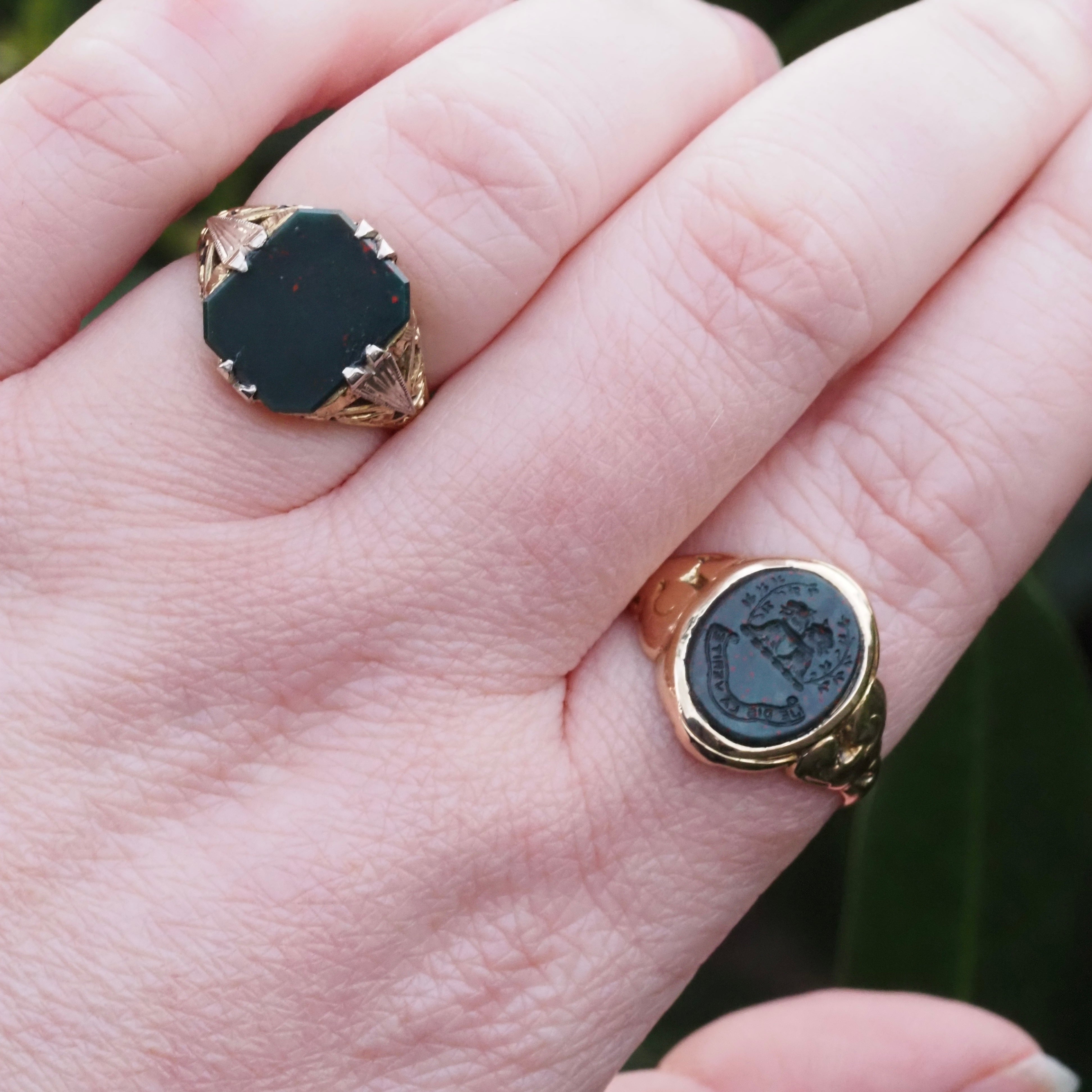 Antique Victorian Dis La Verite "Tell the Truth" Intaglio Bloodstone 9k Gold Signet Ring