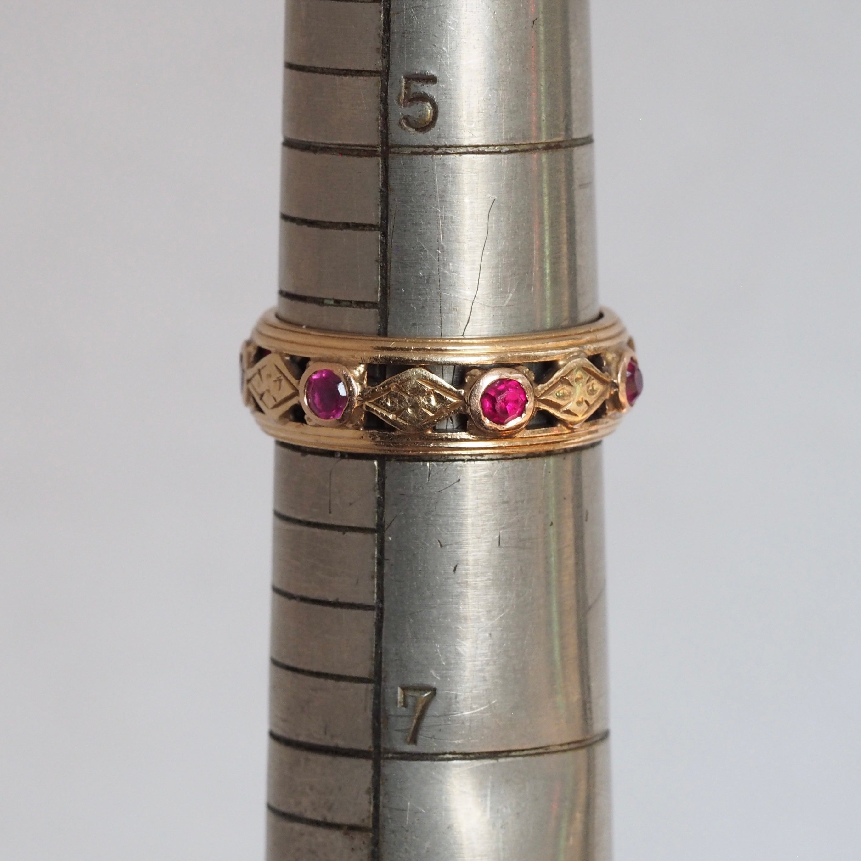 Antique 14k Gold Ruby Engraved Kite Cutout Band