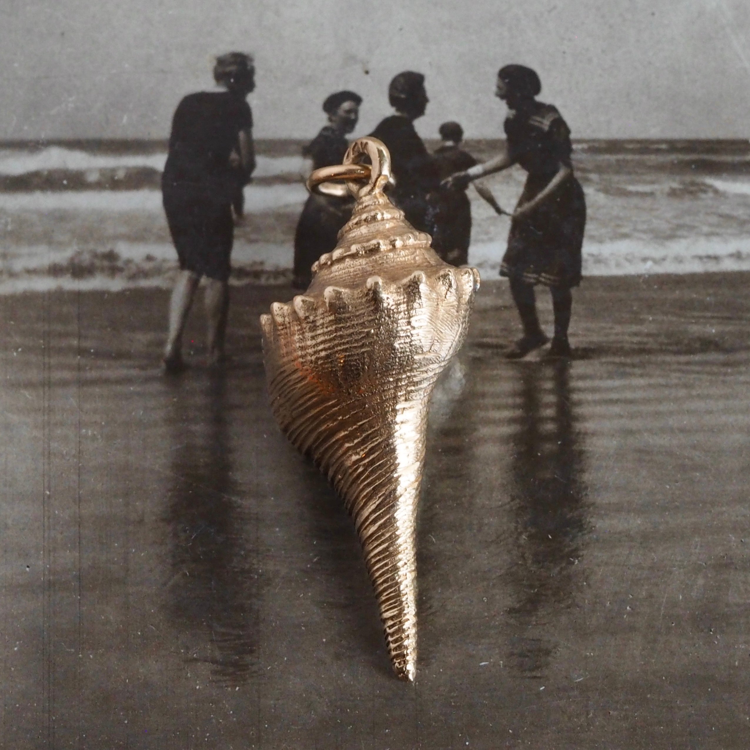 Vintage 14k Gold Whelk Shell Pendant