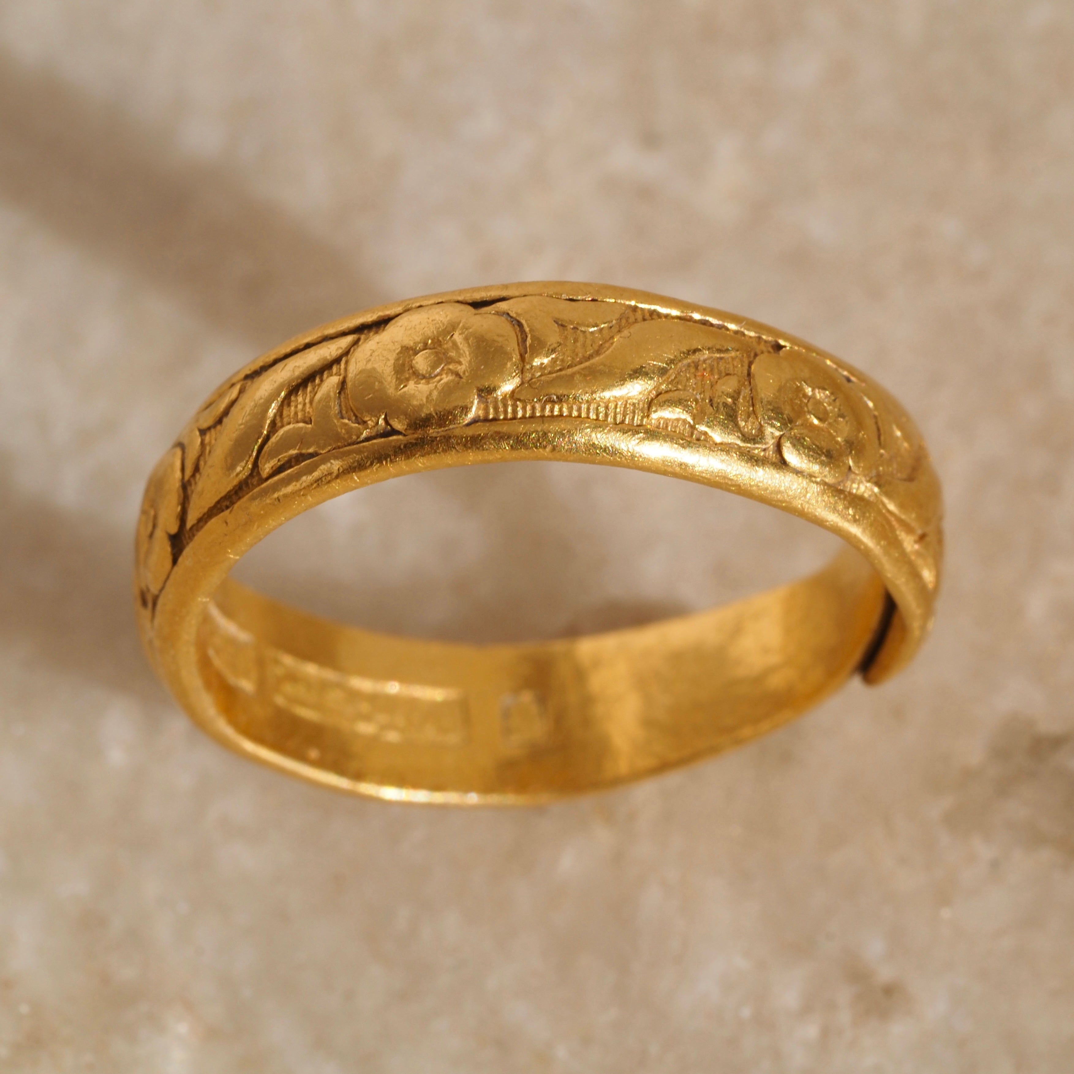 Antique Chinese 22k Gold Adjustable Floral Band