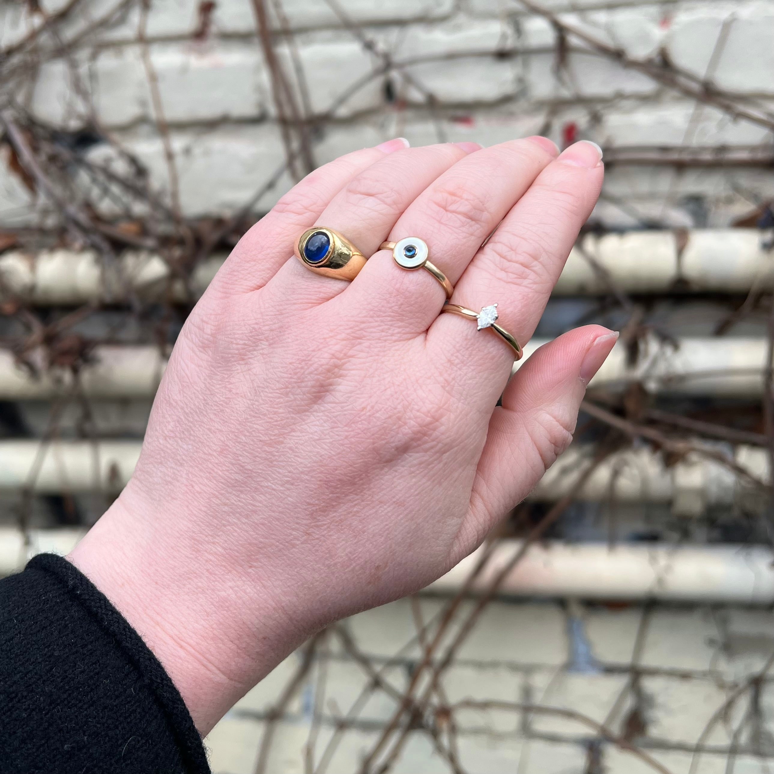 Vintage Natural Sapphire 18k Gold Dome Ring